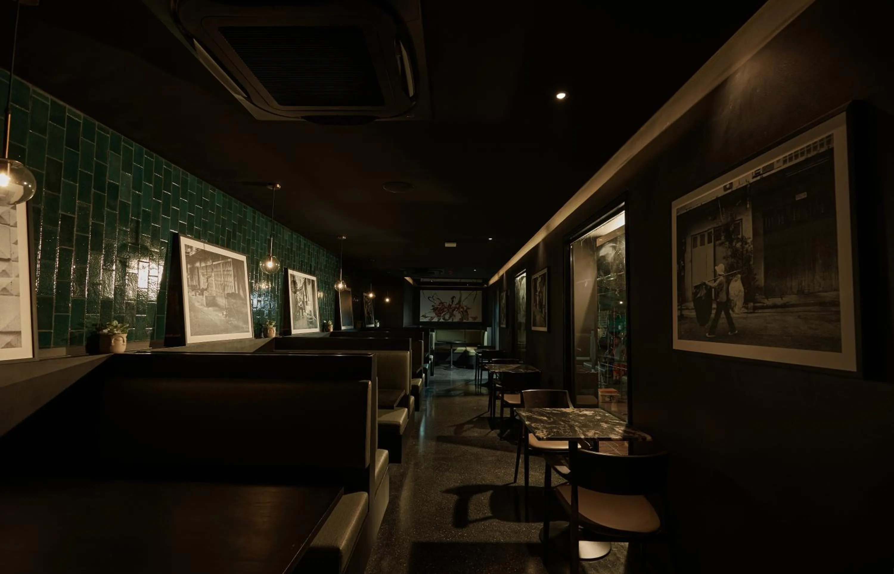 Restaurant/places to eat in The Gravitique Hotel Khaosan