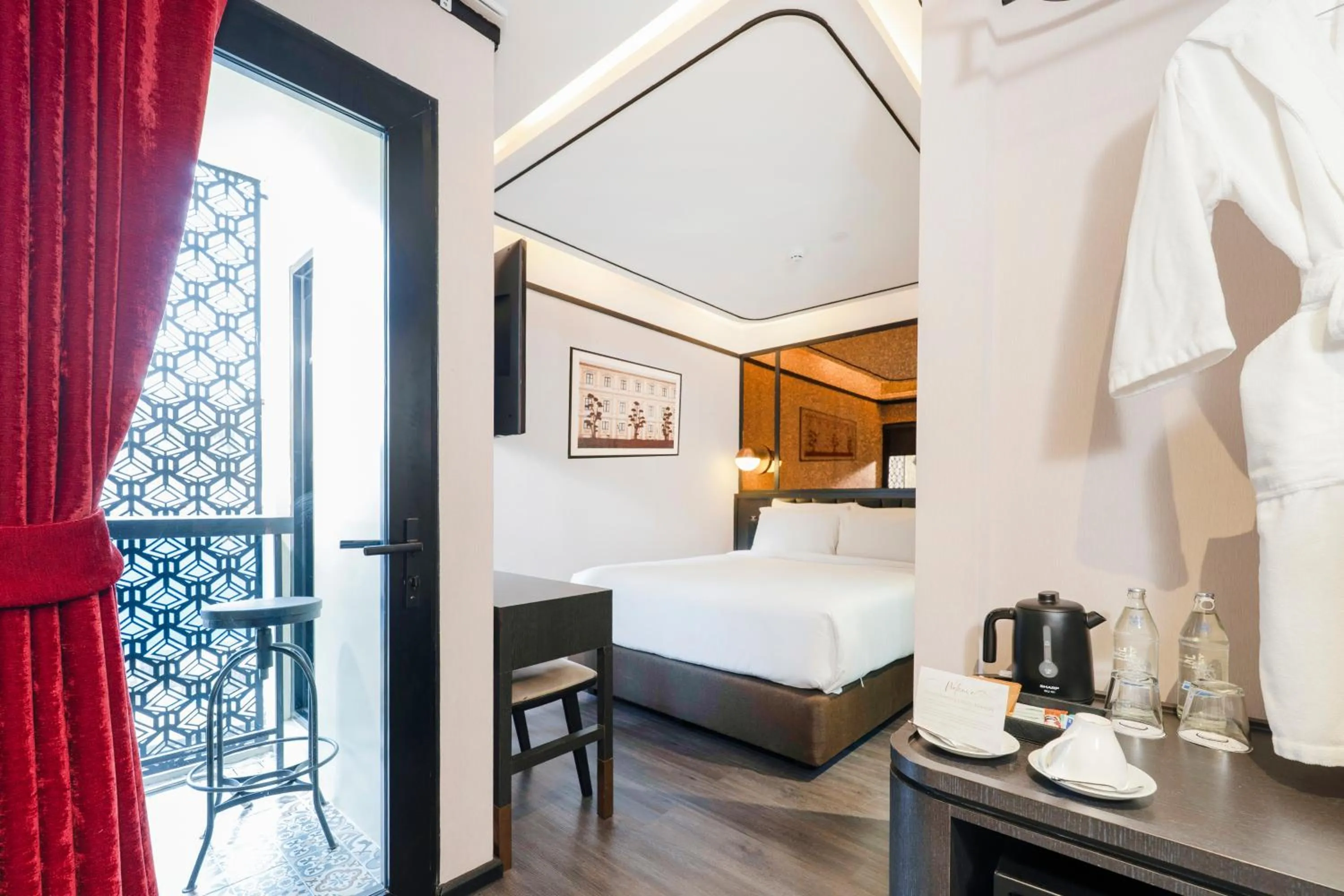 Bedroom, Bed in The Gravitique Hotel Khaosan