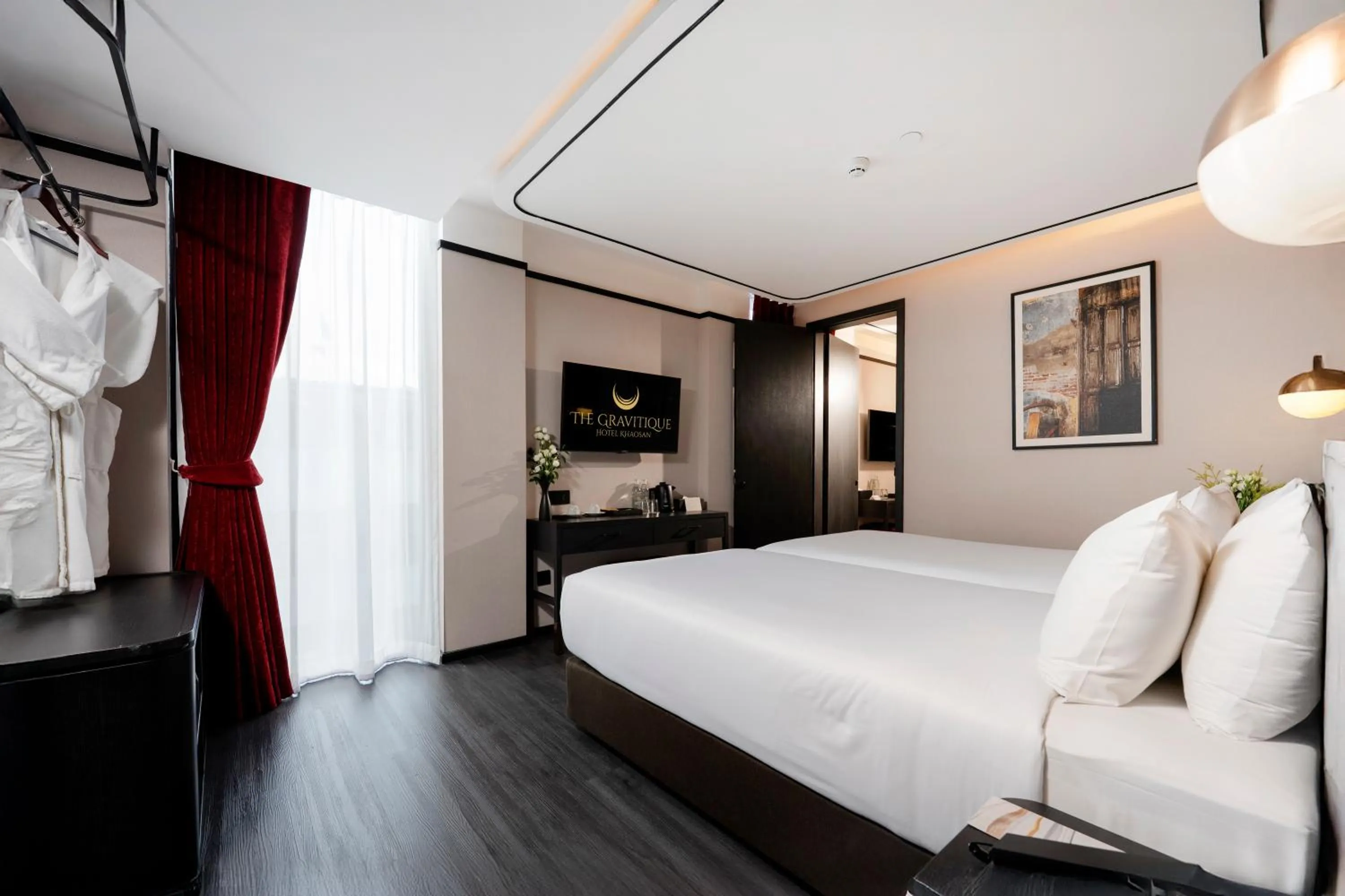 Bed in The Gravitique Hotel Khaosan