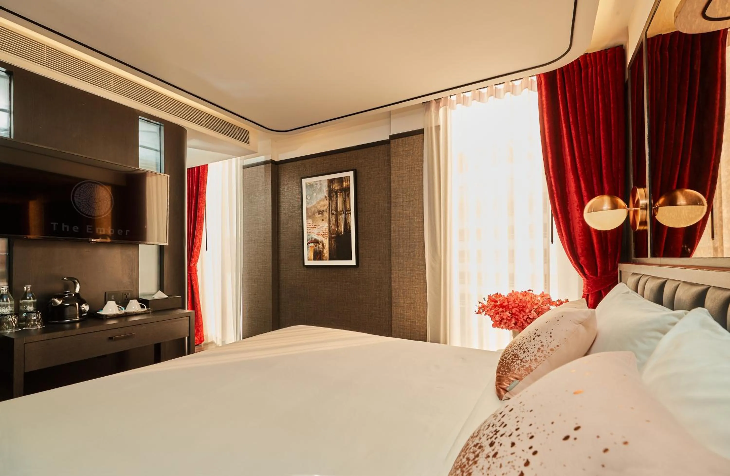 Bed in The Gravitique Hotel Khaosan