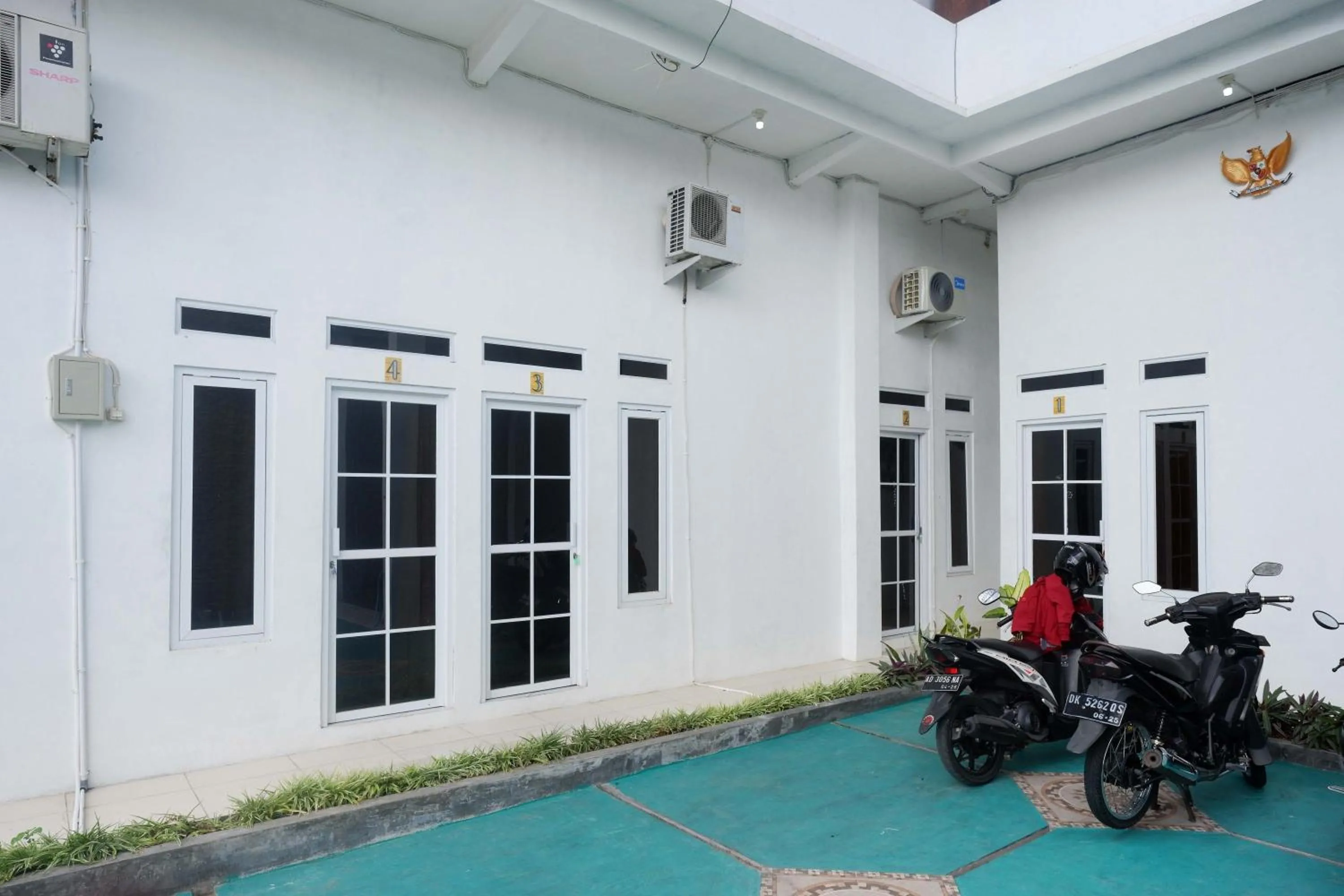 Facade/entrance in RedDoorz Syariah near Universitas Slamet Riyadi Solo