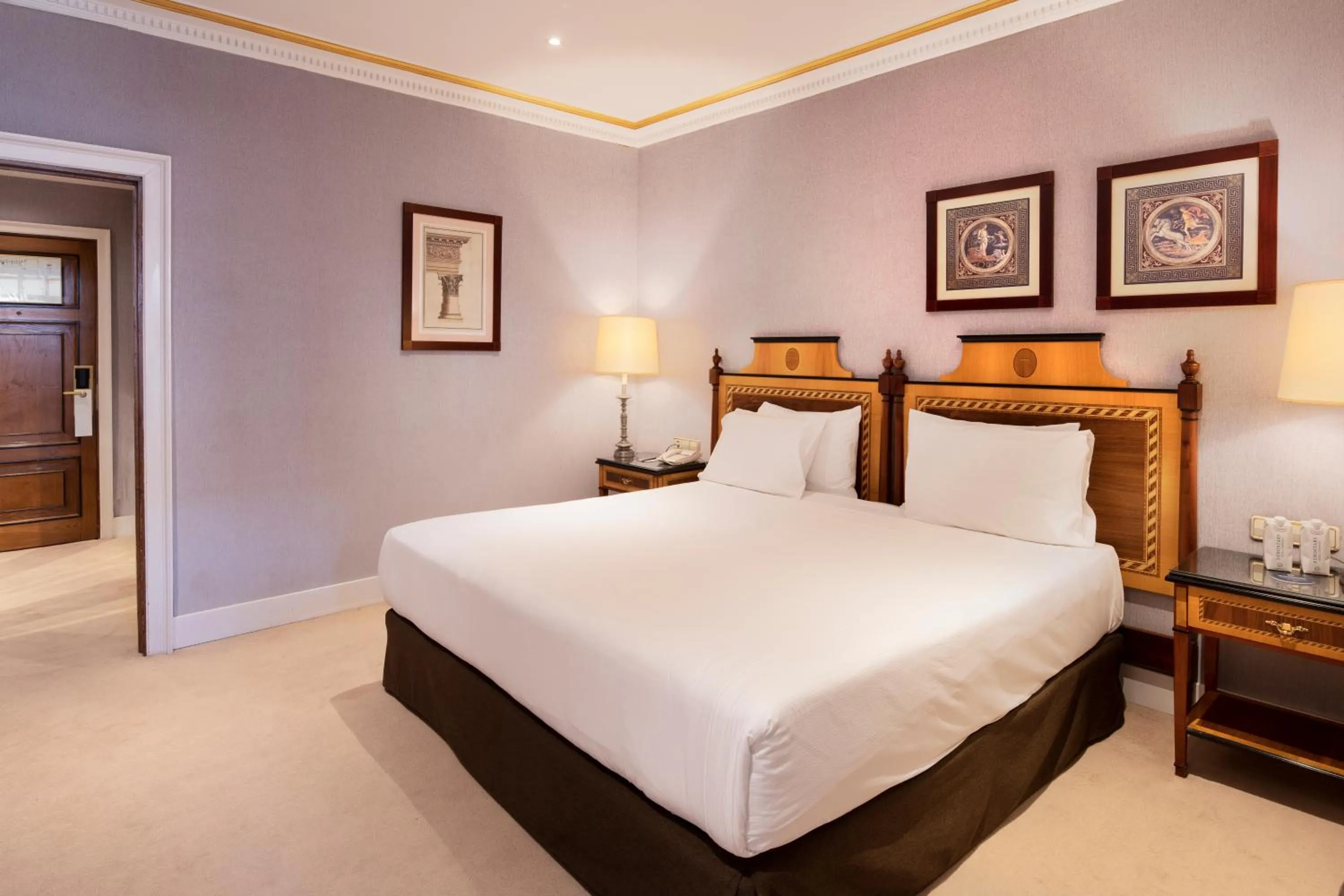 Bed in Eurostars Hotel de la Reconquista