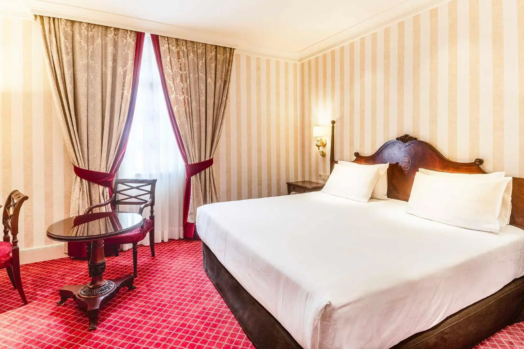 Deluxe Double or Twin Room in Eurostars Hotel de la Reconquista Deluxe Double or Twin Room in Eurostars Hotel de la Reconquista