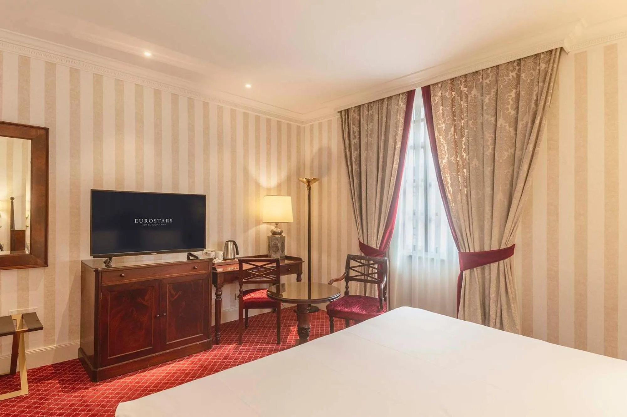 Bed in Eurostars Hotel de la Reconquista