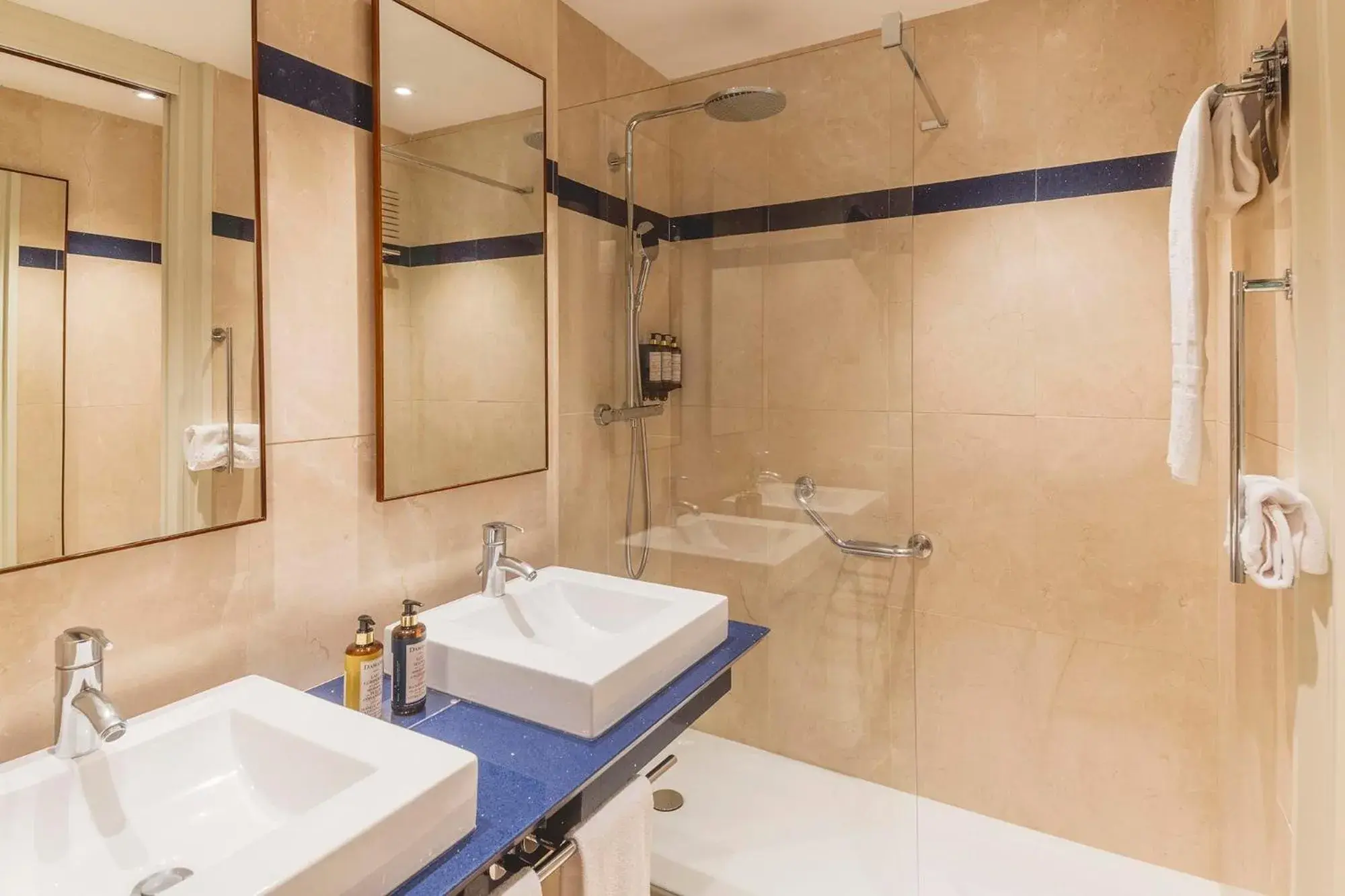 Suite in Eurostars Hotel de la Reconquista Suite in Eurostars Hotel de la Reconquista