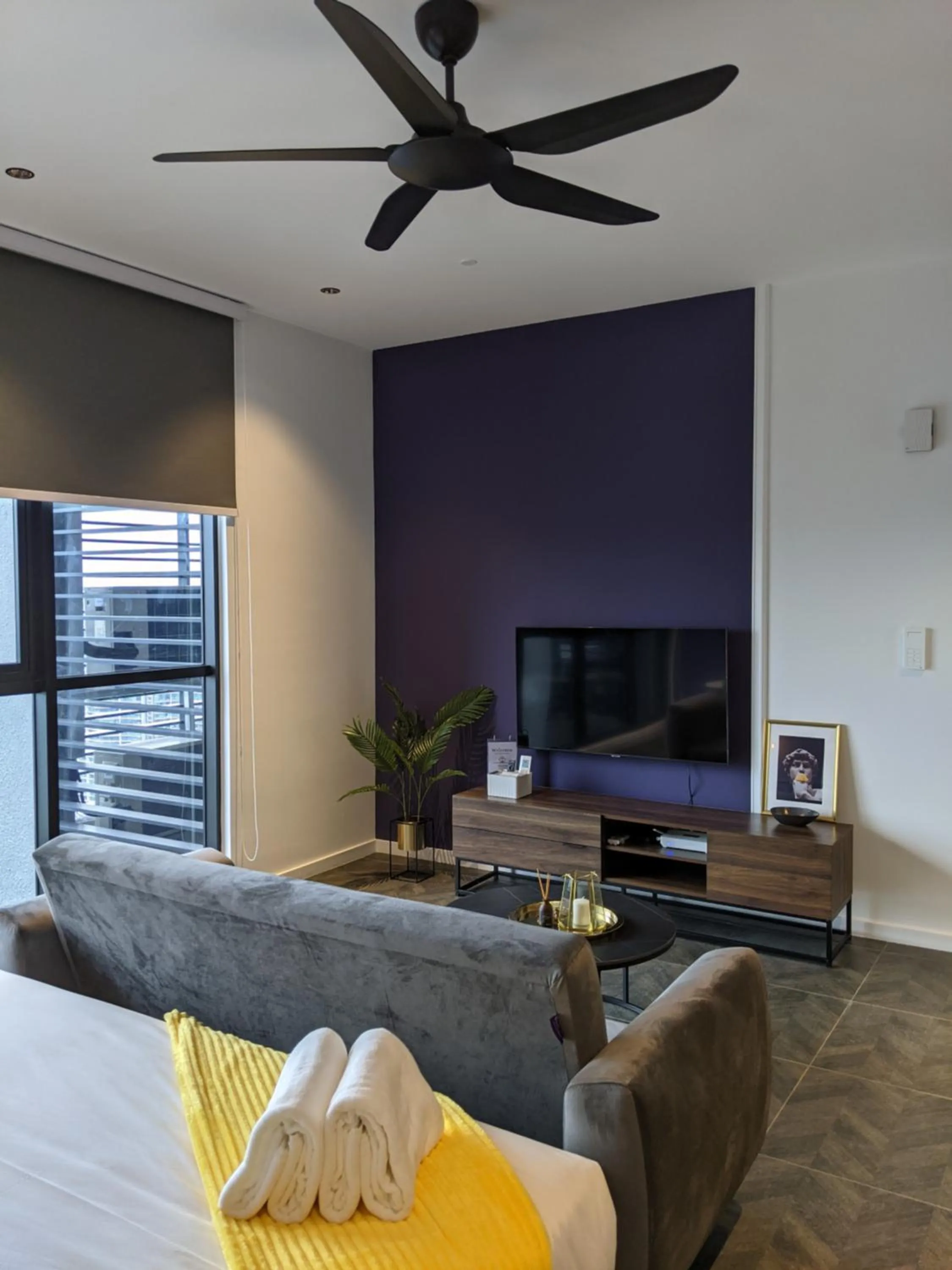 Bed in Scarletz Suites KLCC by Mana-Mana