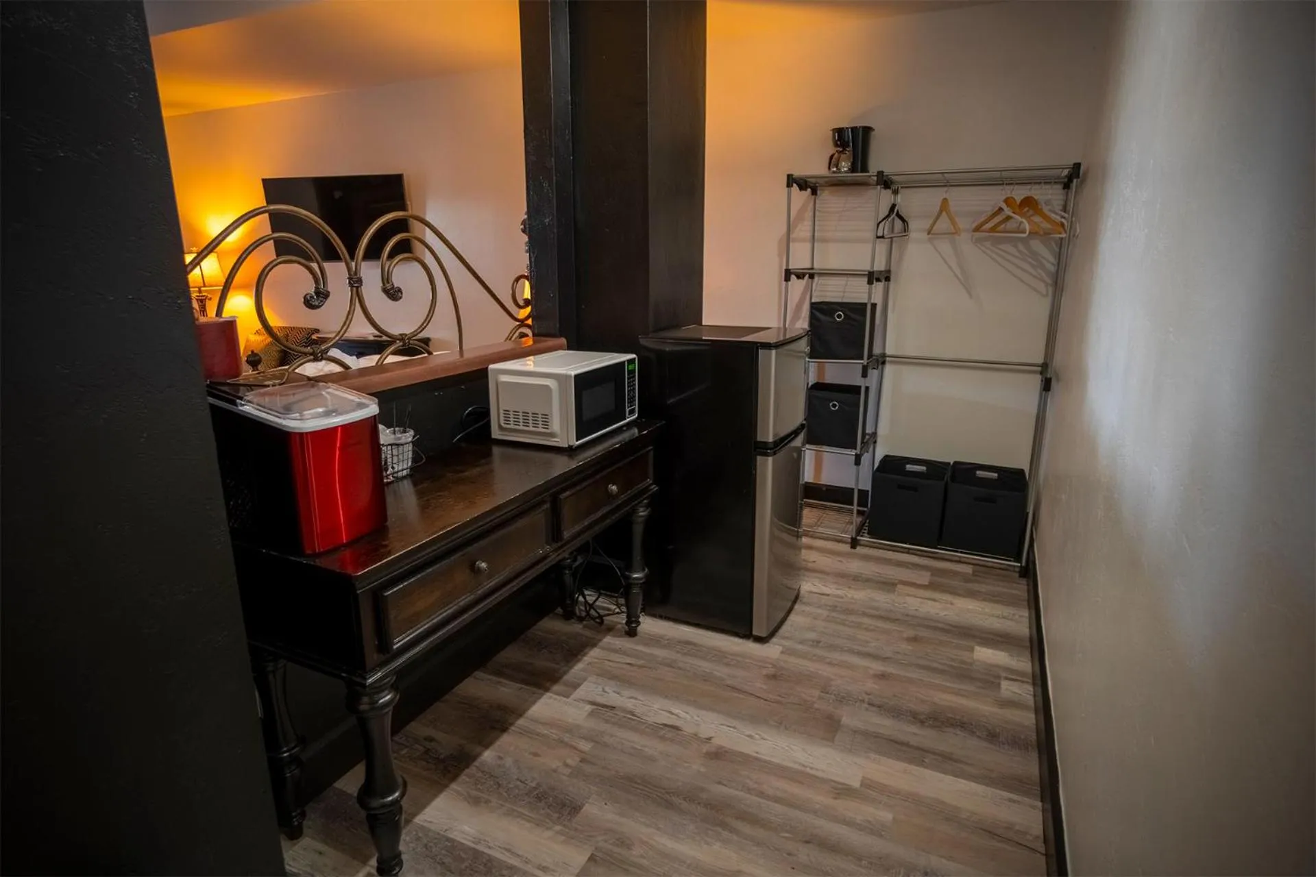 microwave in Nuk's Executive Suites