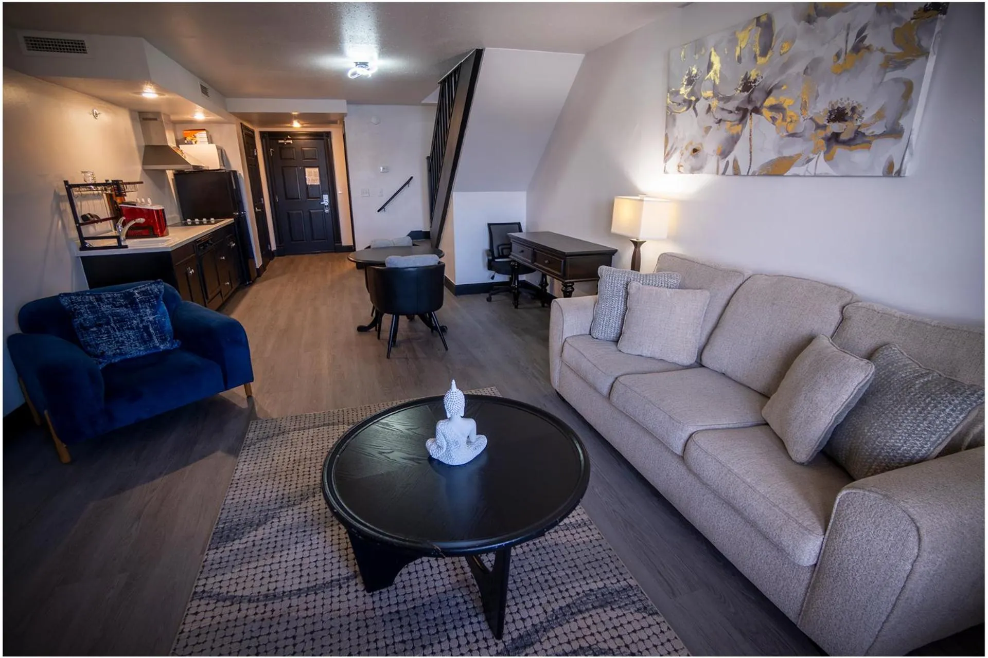 Living room in Nuk's Executive Suites