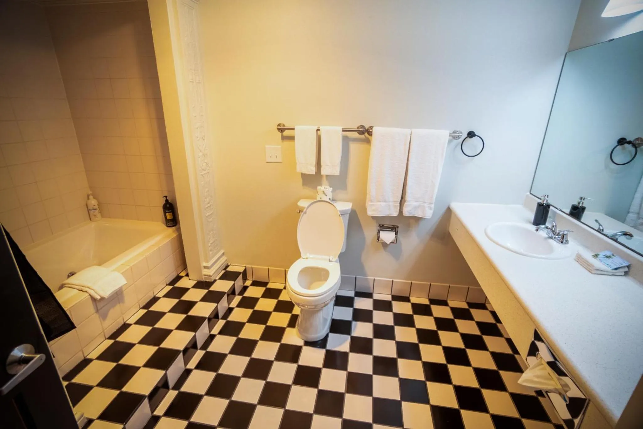 Shower in Nuk's Executive Suites