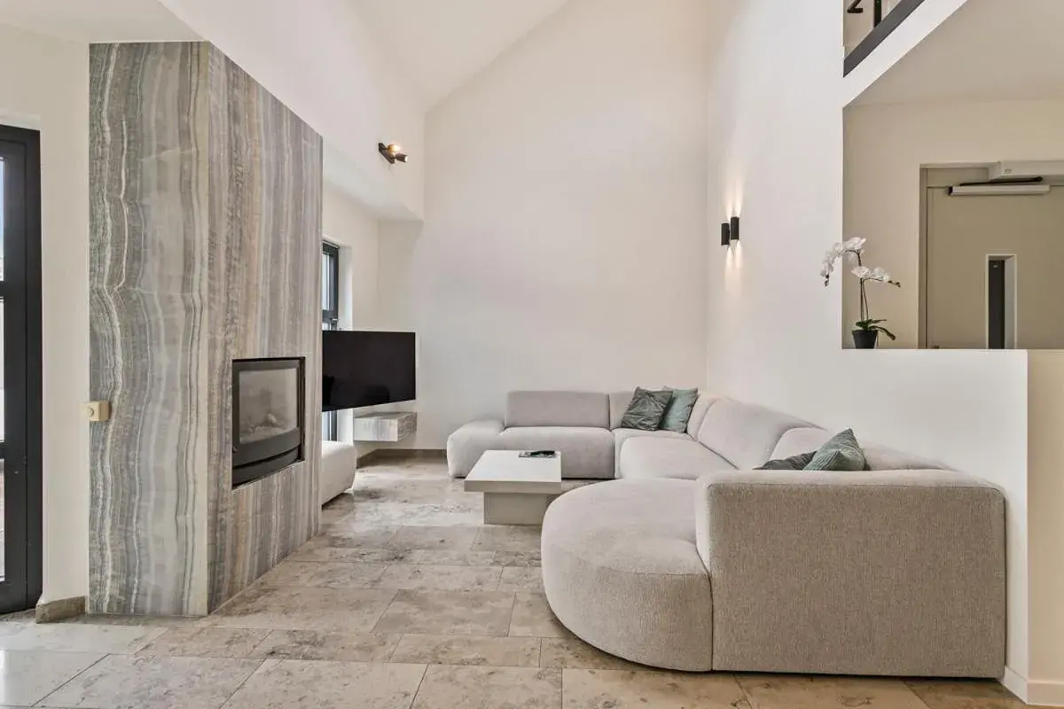 Schitterende loft met jacuzzi en sauna in Mechelen Schitterende loft met jacuzzi en sauna in Mechelen