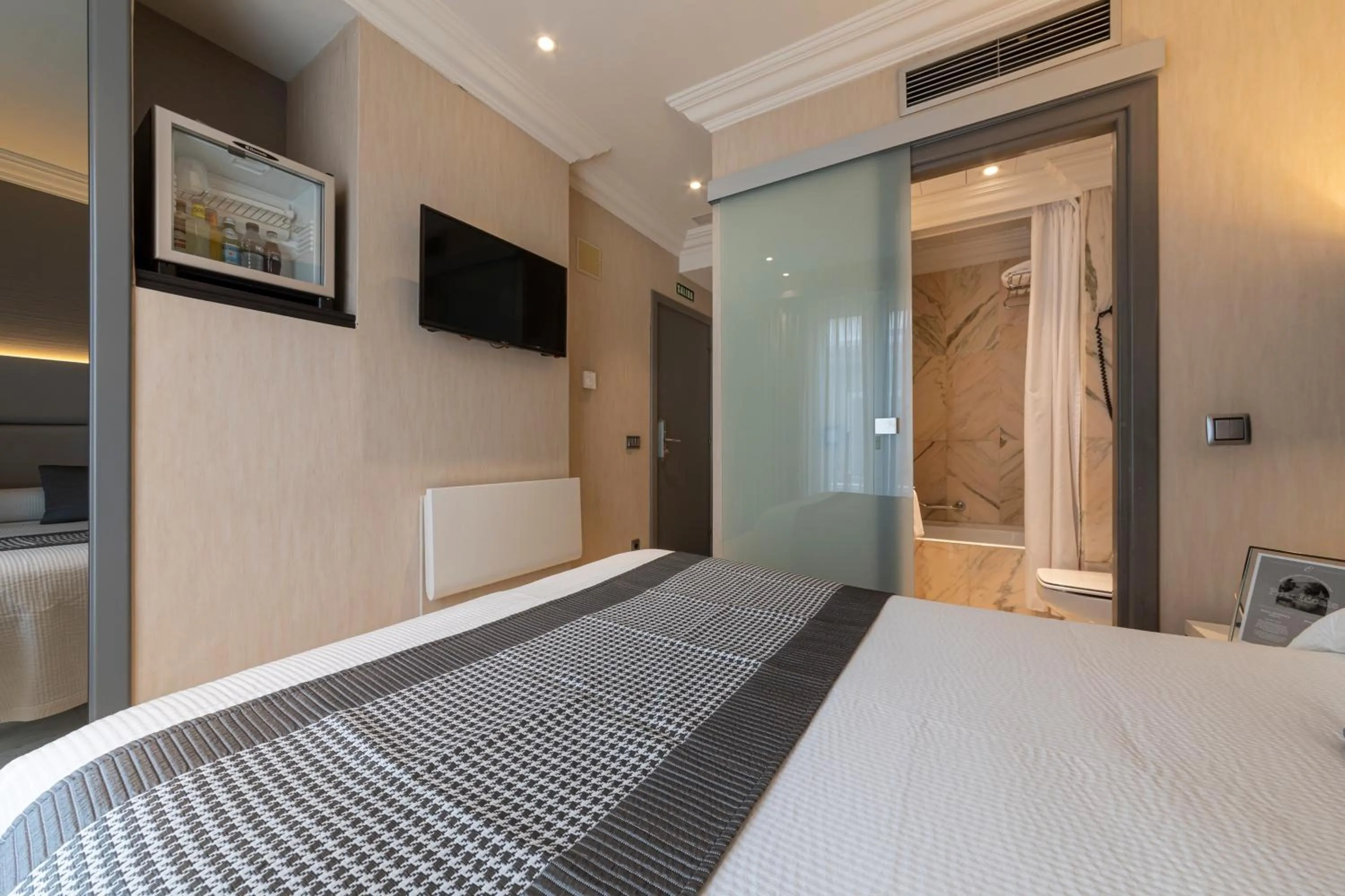 Photo of the whole room, Bed in Habitus Hotel Europa