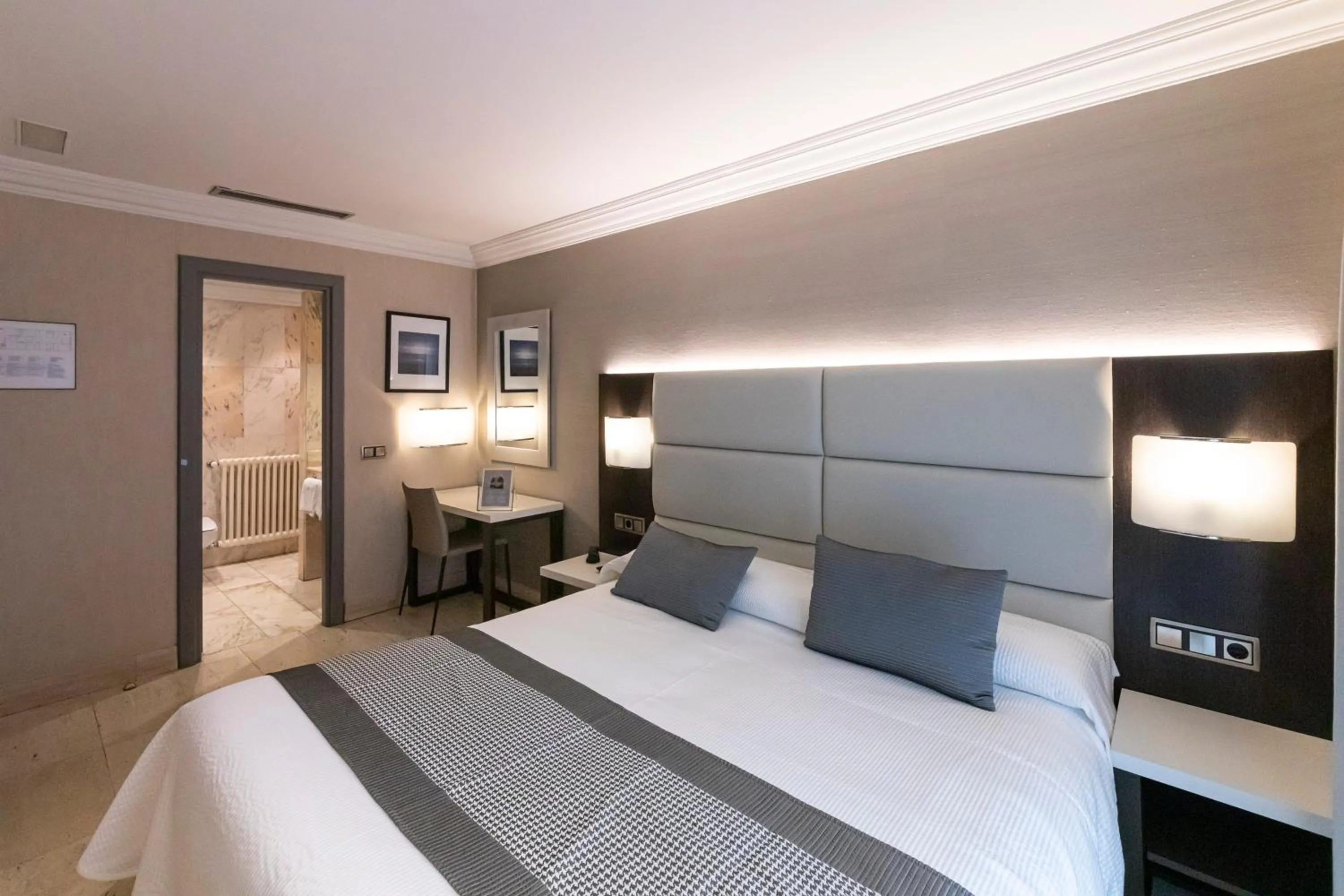 Bedroom, Bed in Habitus Hotel Europa