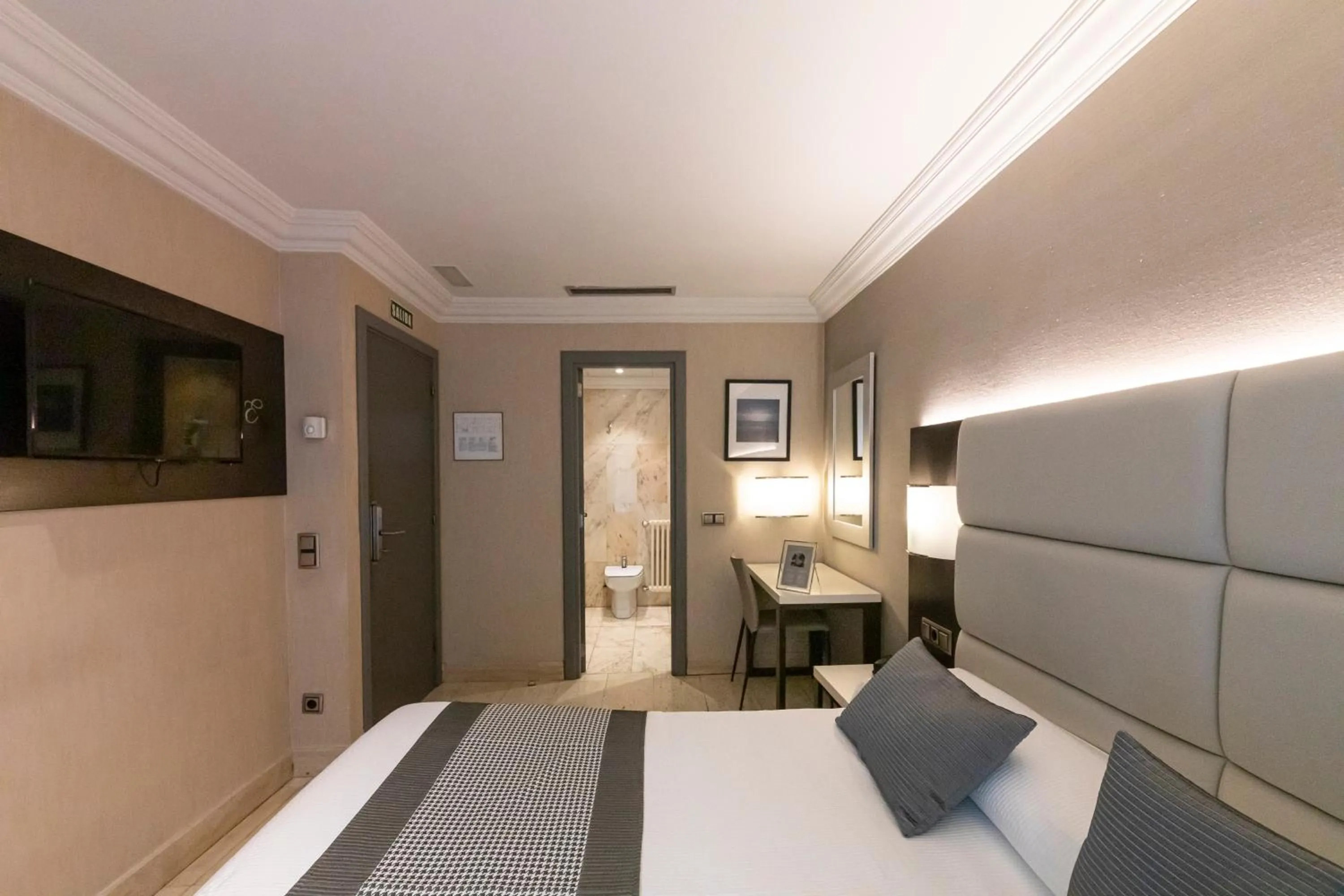 Photo of the whole room, Bed in Habitus Hotel Europa