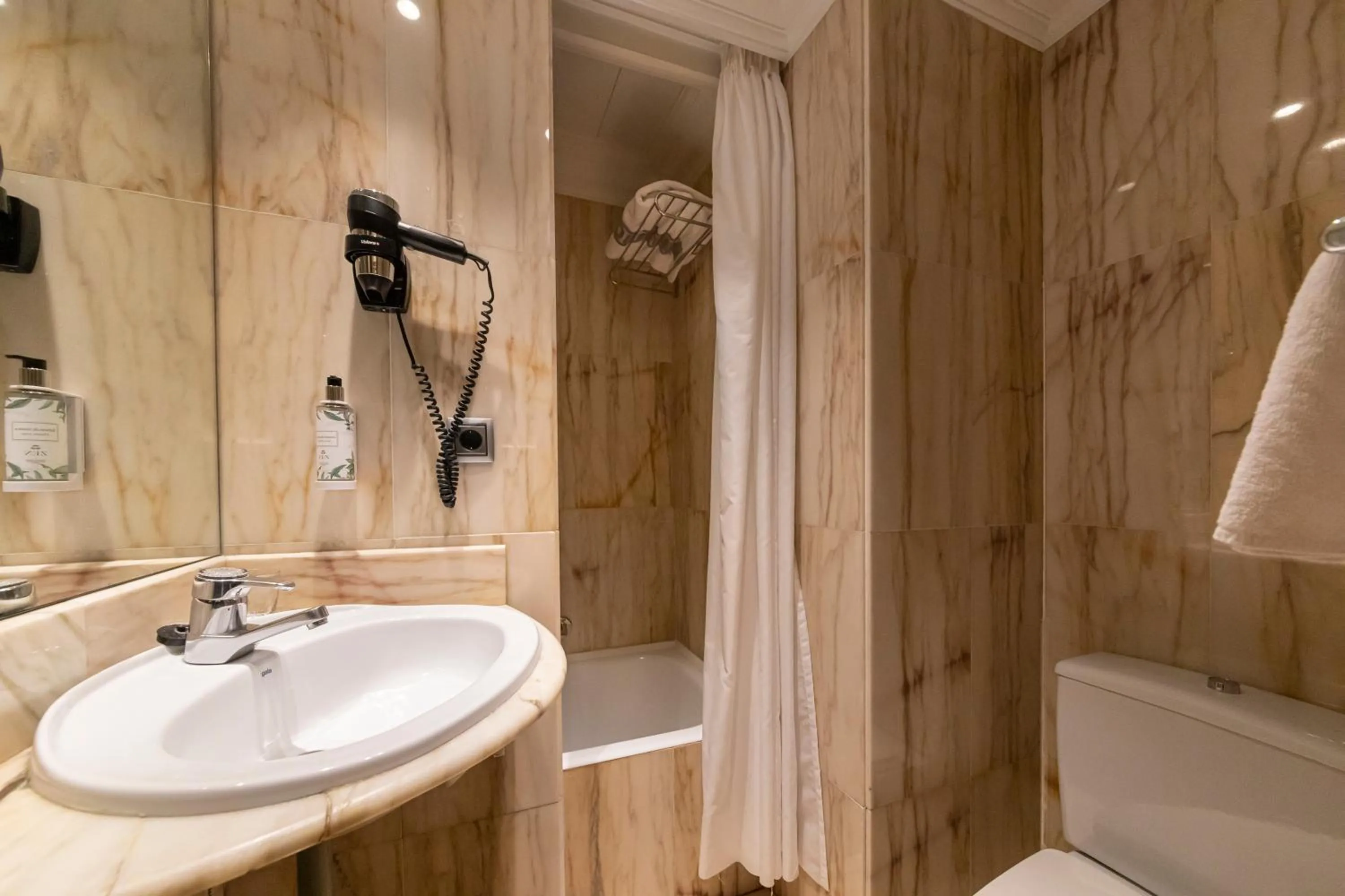 Bathroom in Habitus Hotel Europa