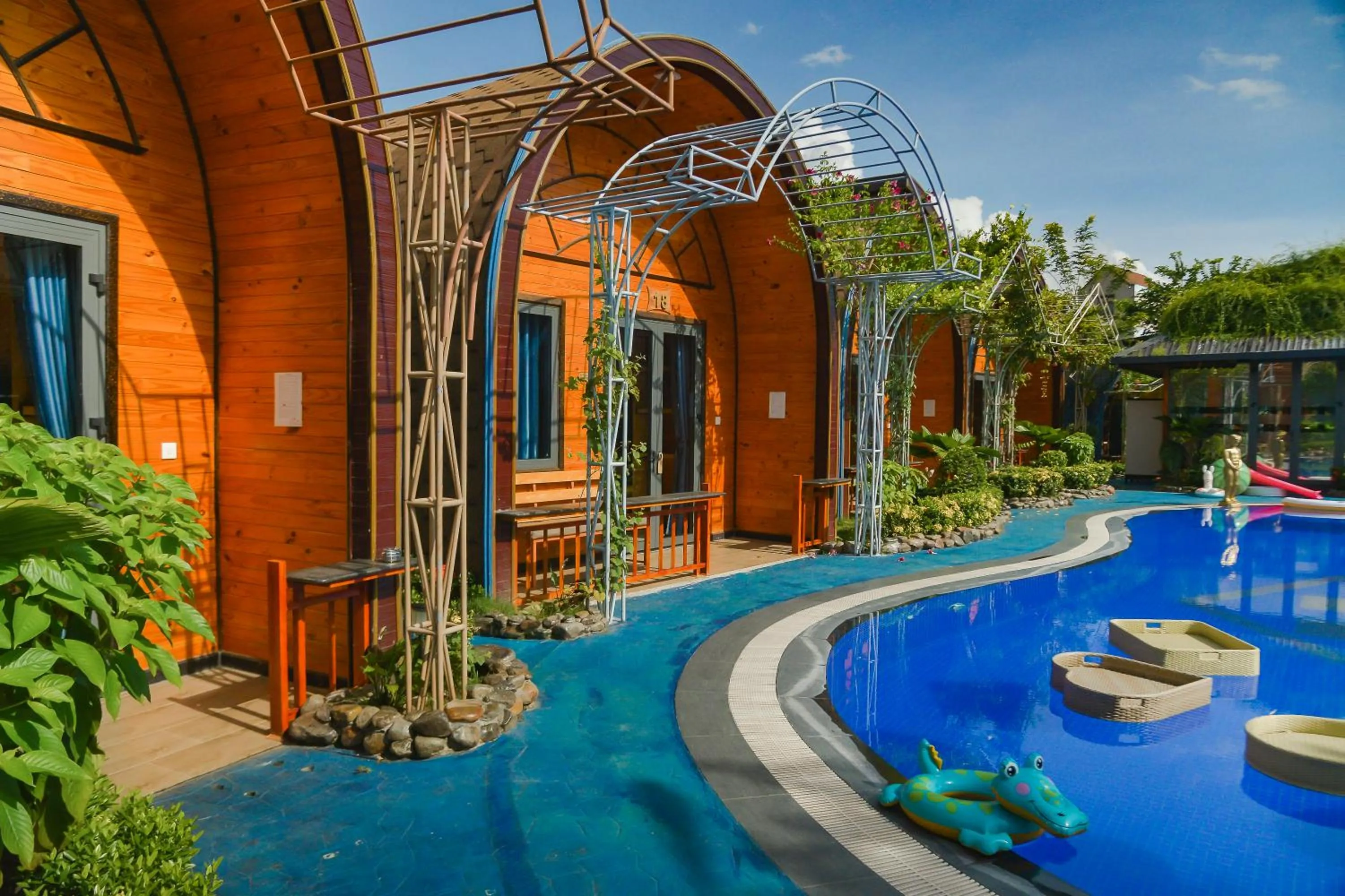 Pool view in Resort Hàng Dương