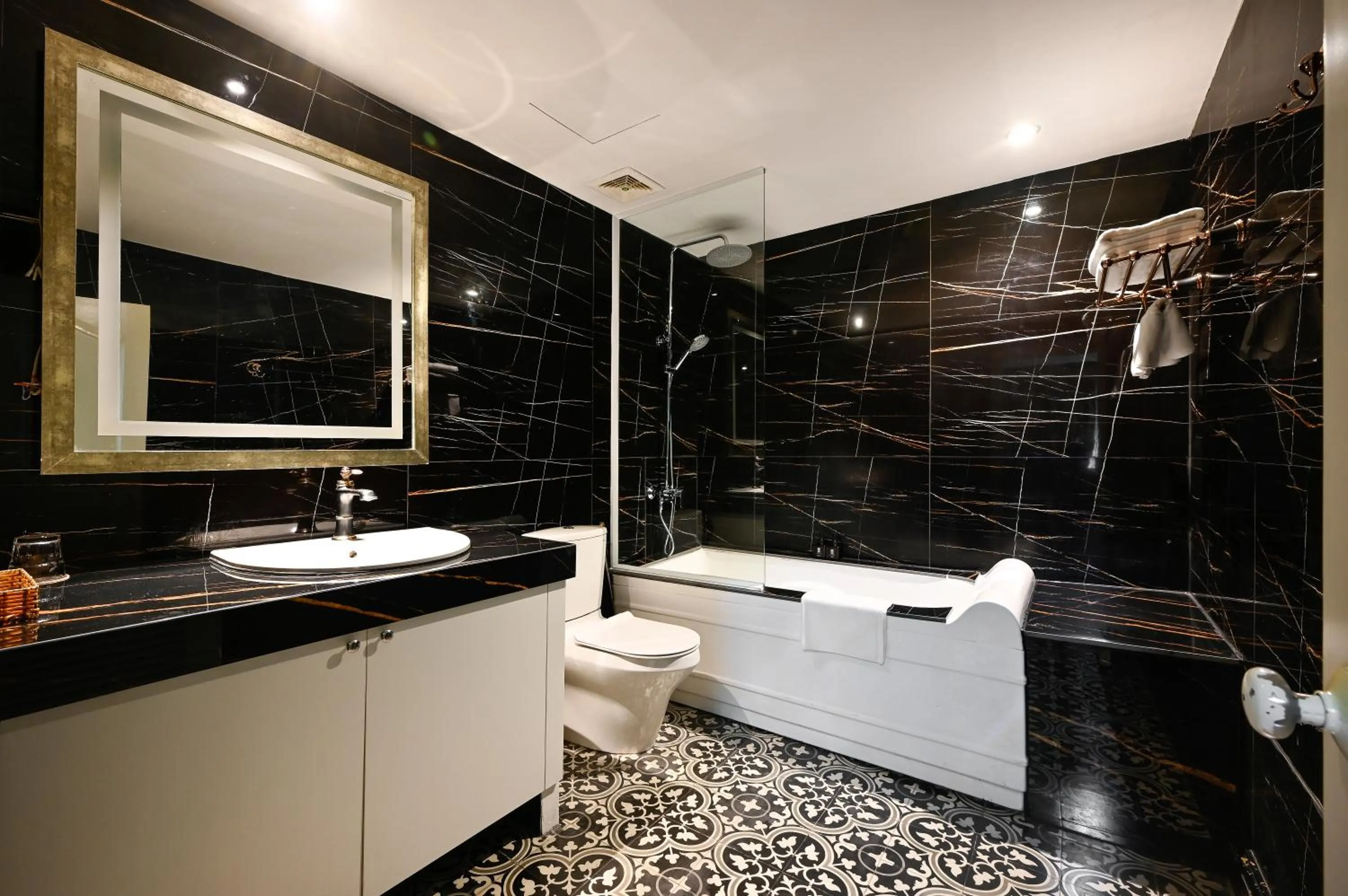 Bath in California Saigon Hotel & Rooftop Pool