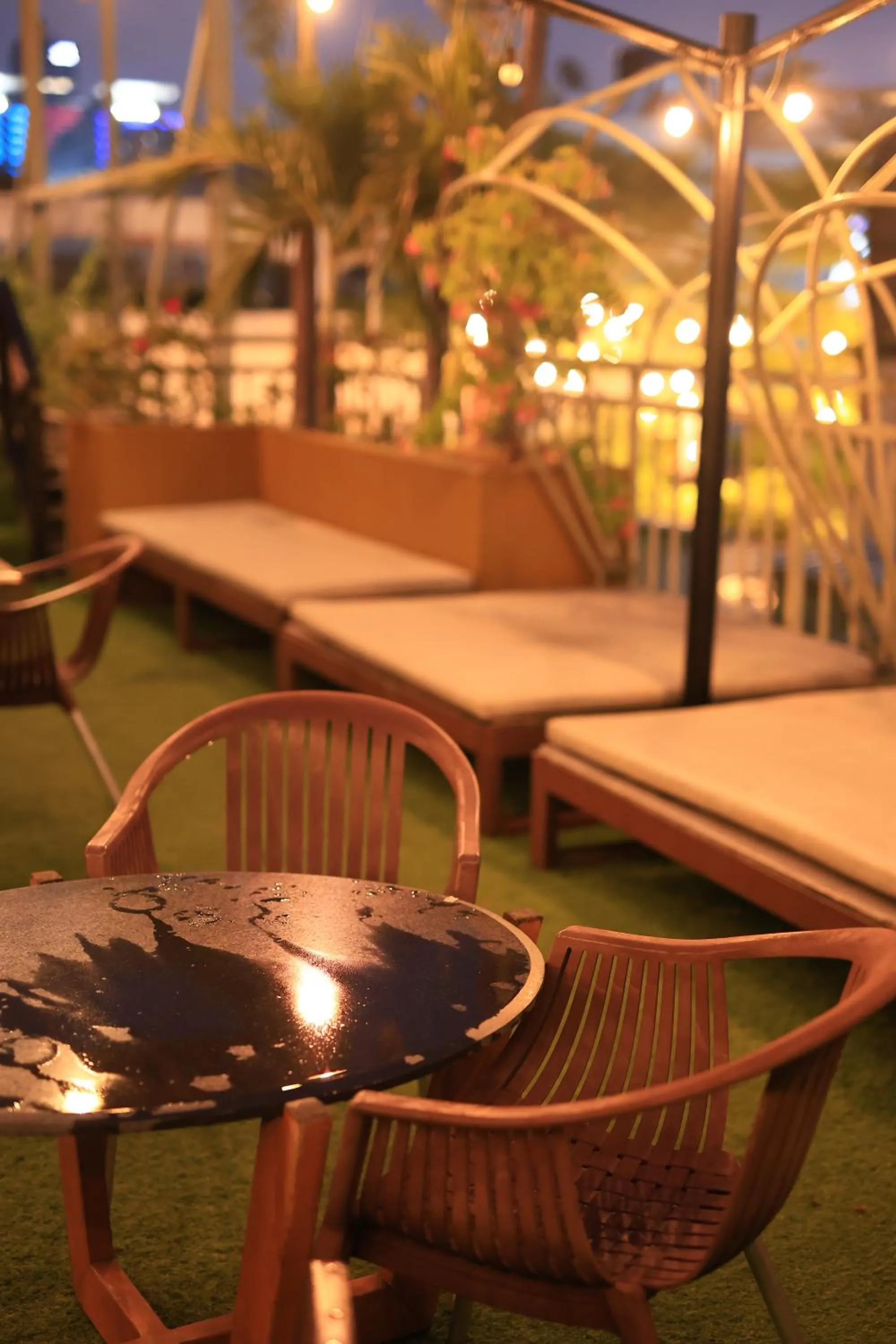 California Saigon Hotel & Rooftop Pool