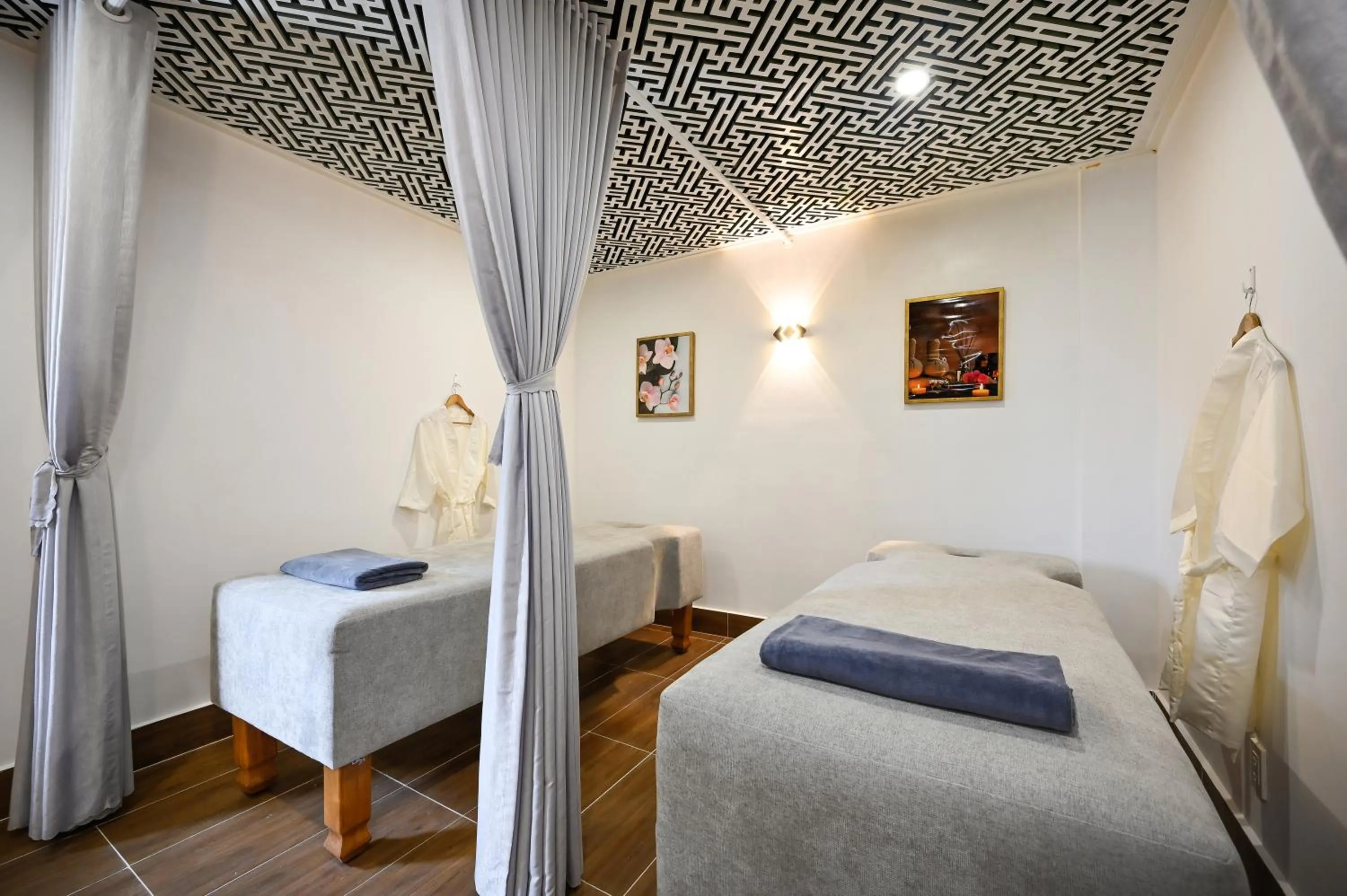 Spa and wellness centre/facilities, Bed in California Saigon Hotel & Rooftop Pool
