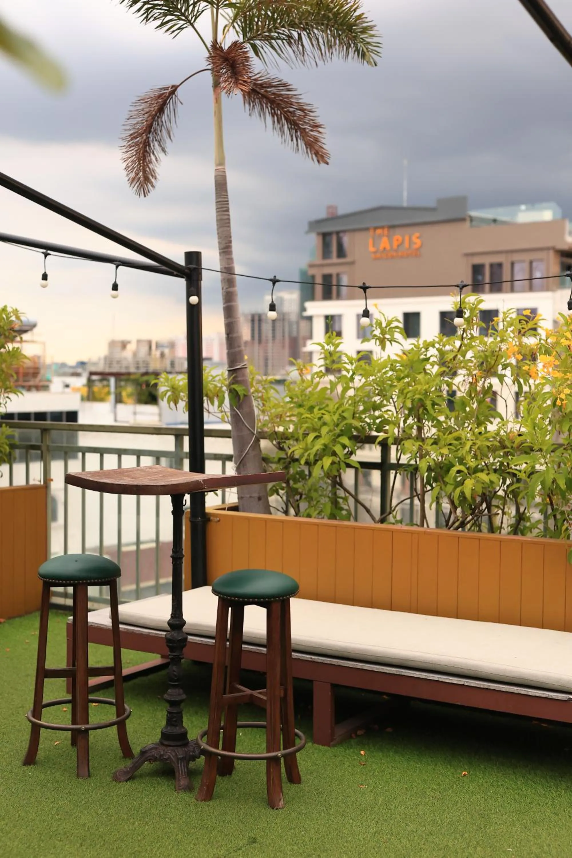 California Saigon Hotel & Rooftop Pool