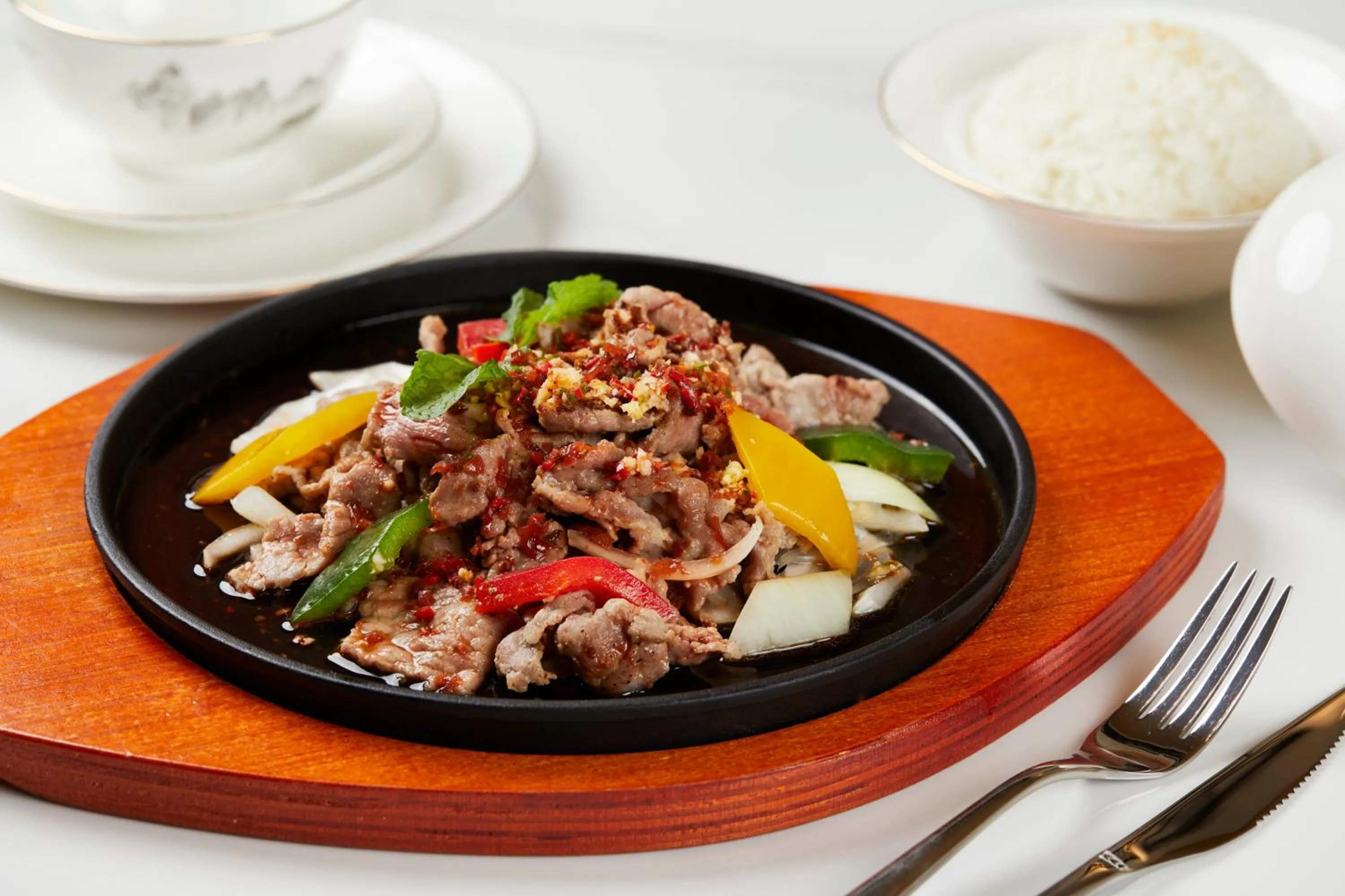 Restaurant/places to eat in California Saigon Hotel & Rooftop Pool