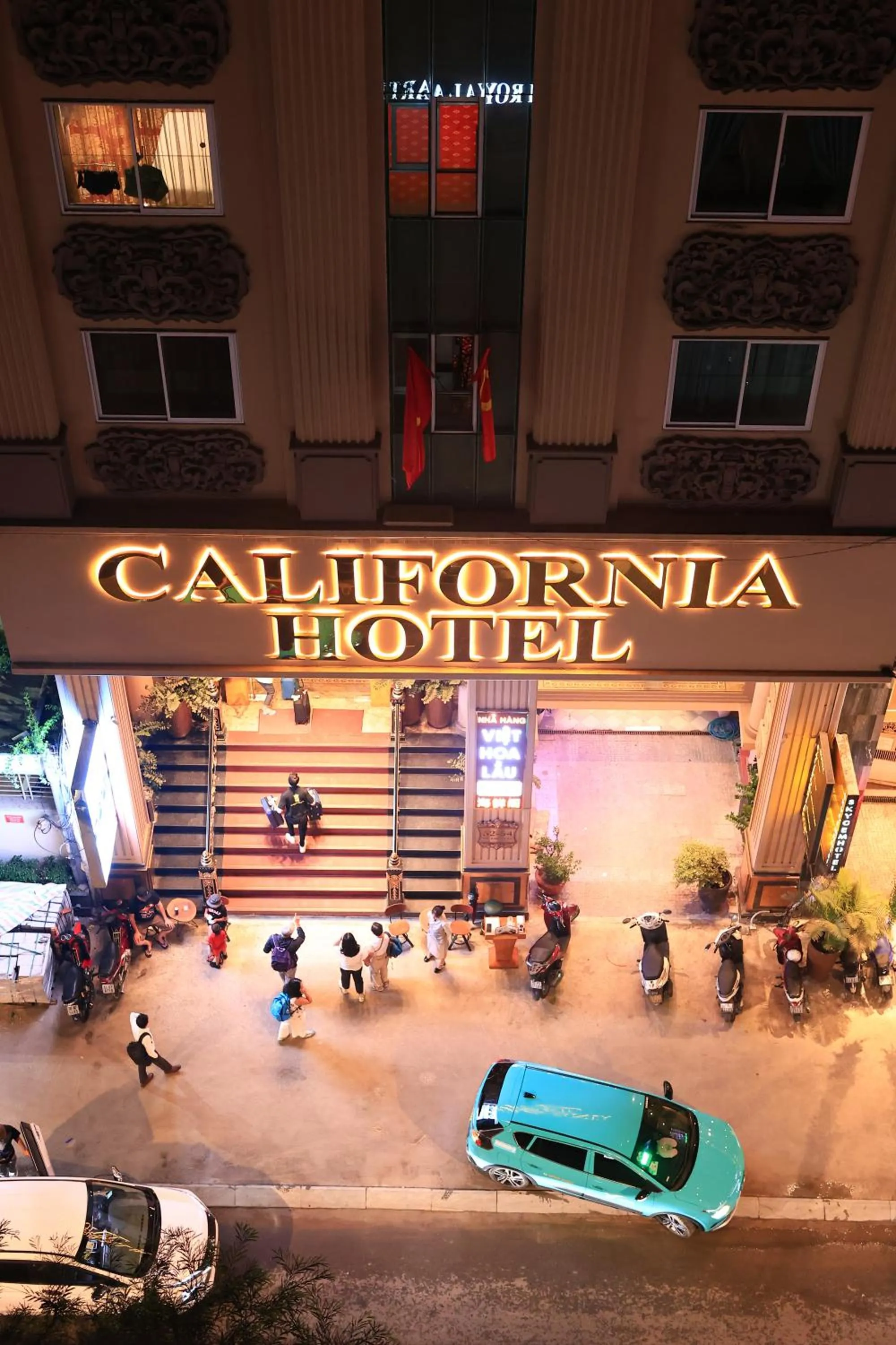 California Saigon Hotel & Rooftop Pool