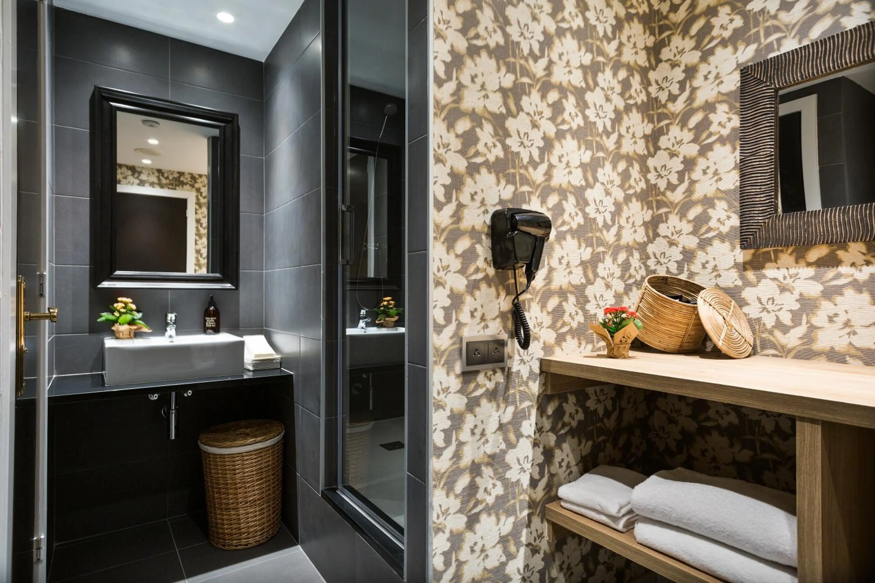 Decorative detail in Acta Splendid