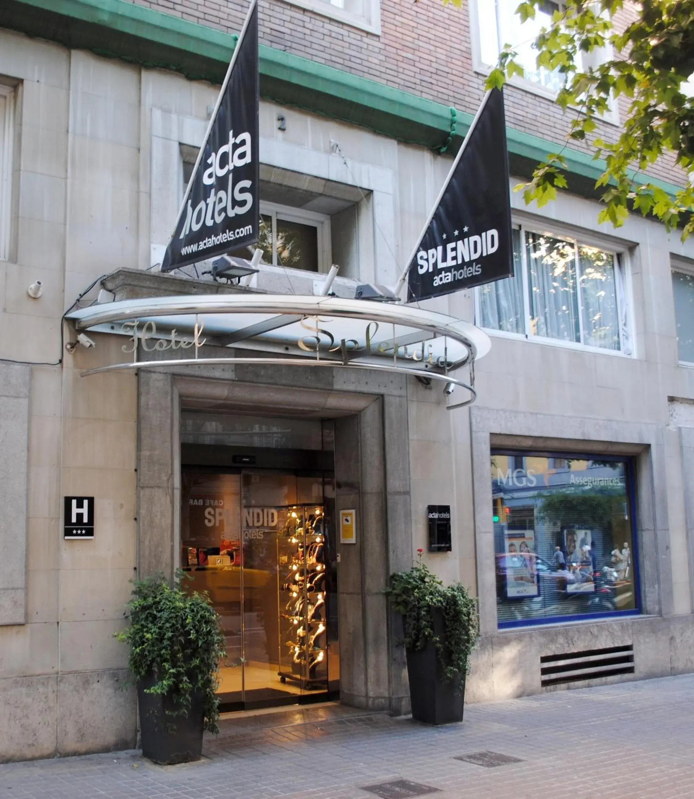 Facade/entrance in Acta Splendid Facade/entrance in Acta Splendid