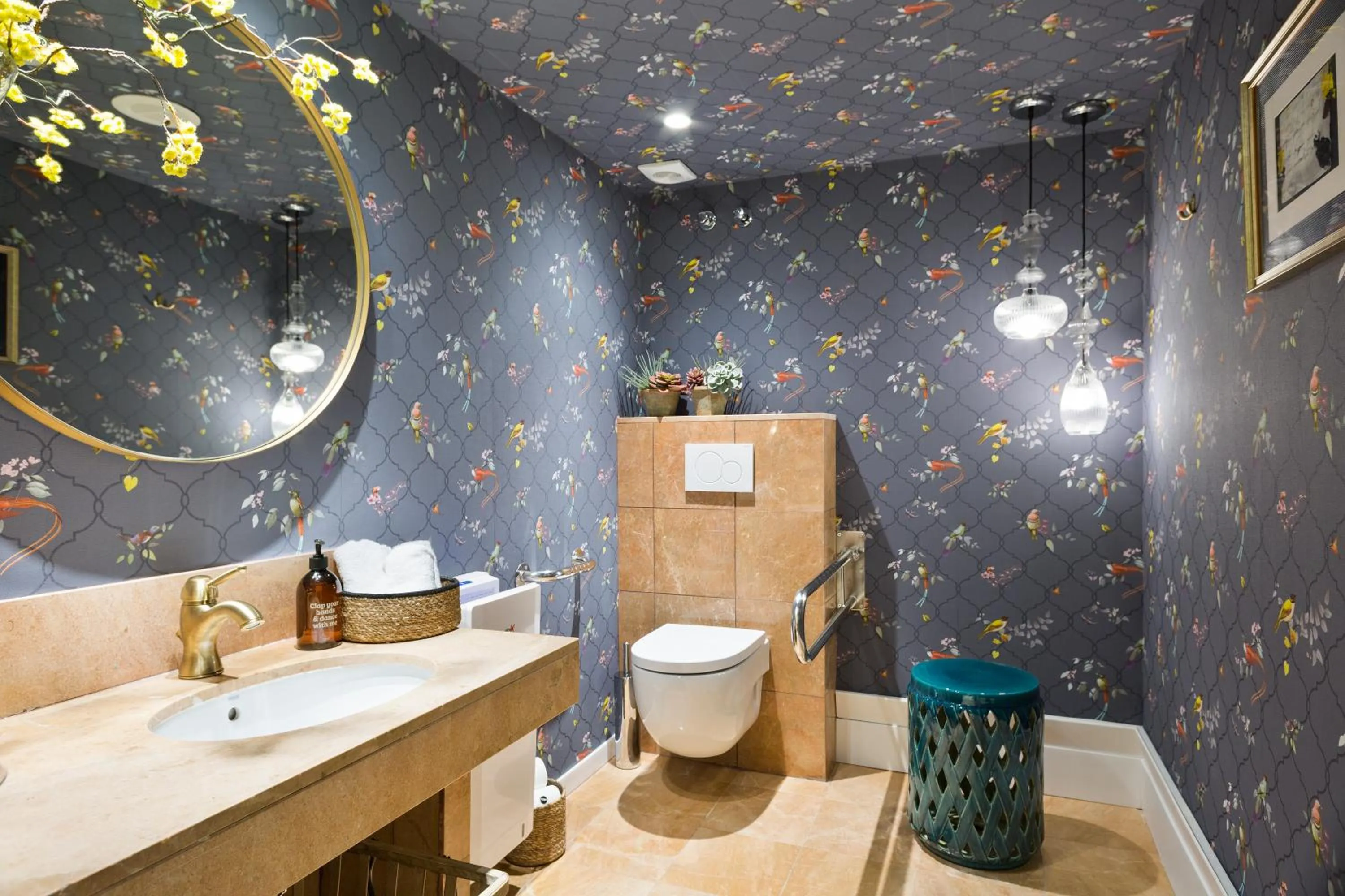 Toilet in Acta Splendid