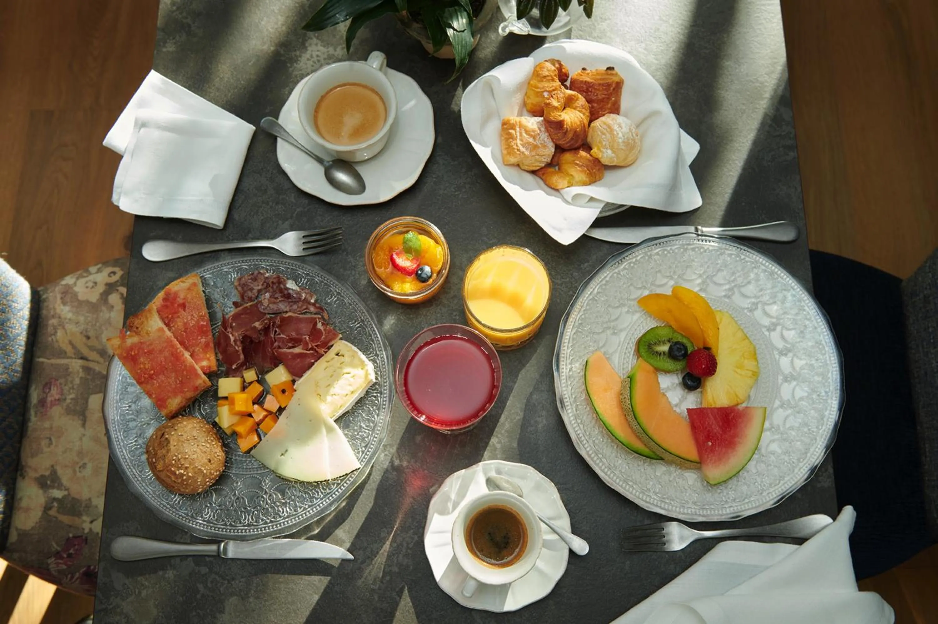 Breakfast in Acta Splendid