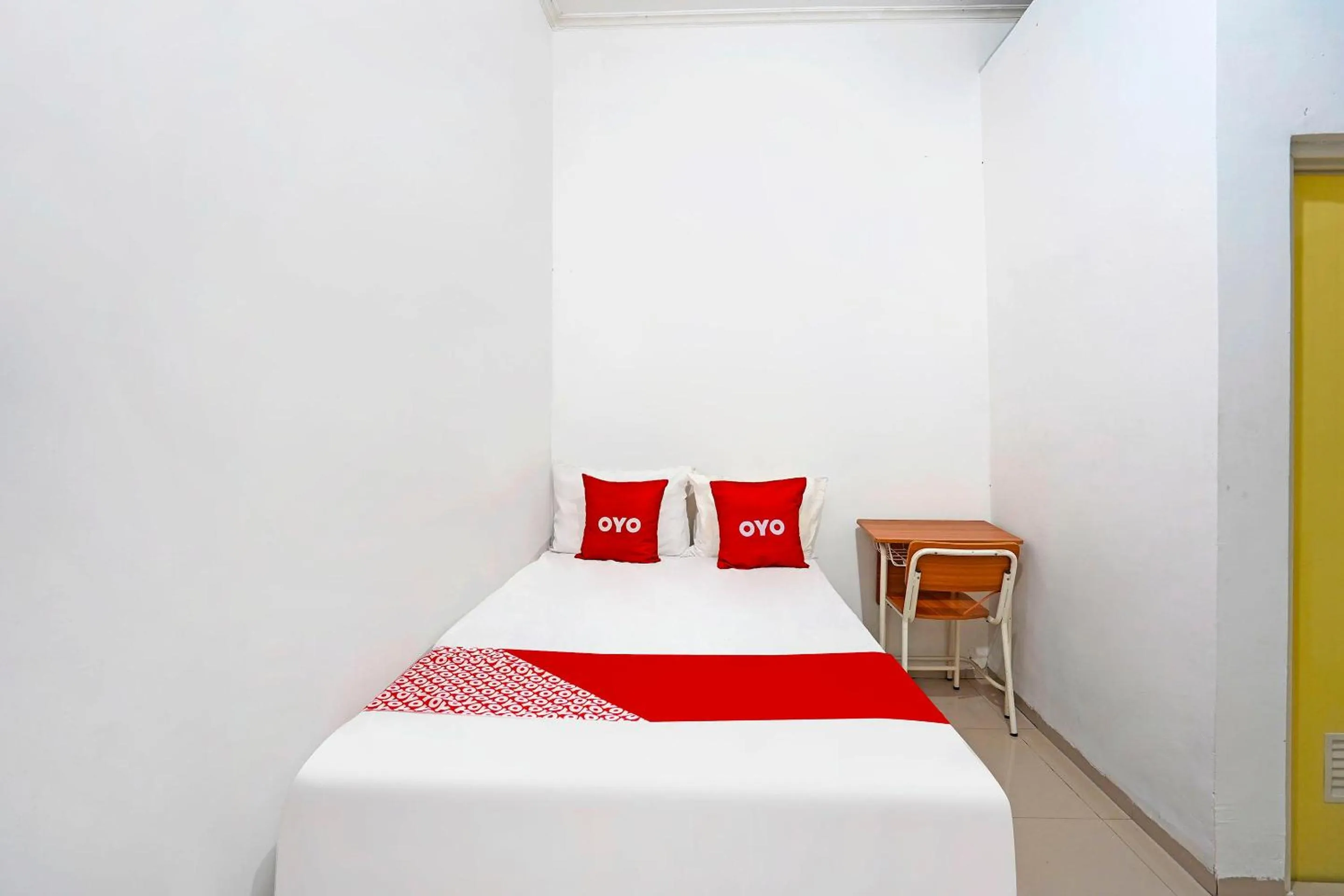 Bedroom, Bed in OYO Life 91670 Mannsur Homestay Syariah