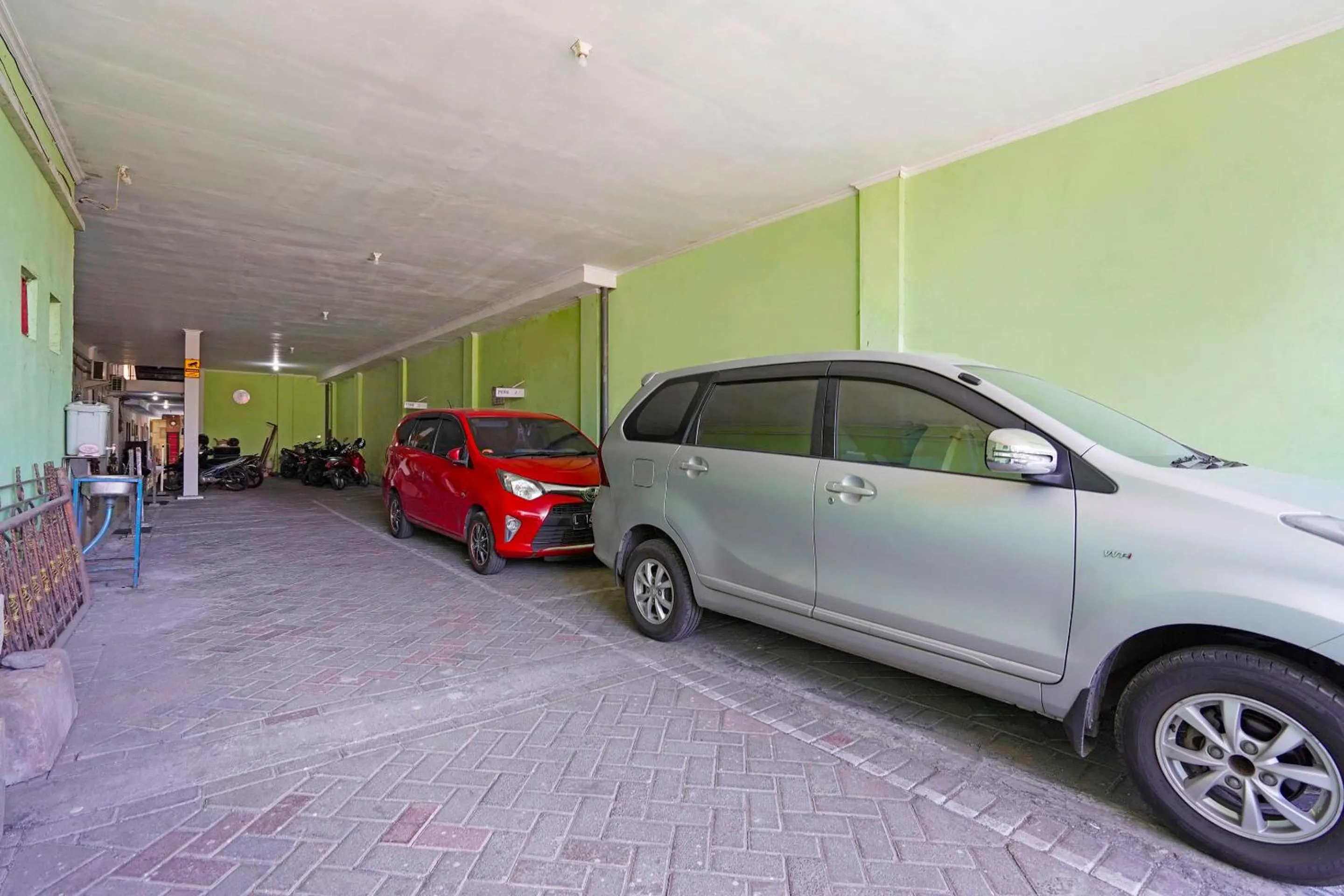 Facade/entrance in OYO Life 91670 Mannsur Homestay Syariah