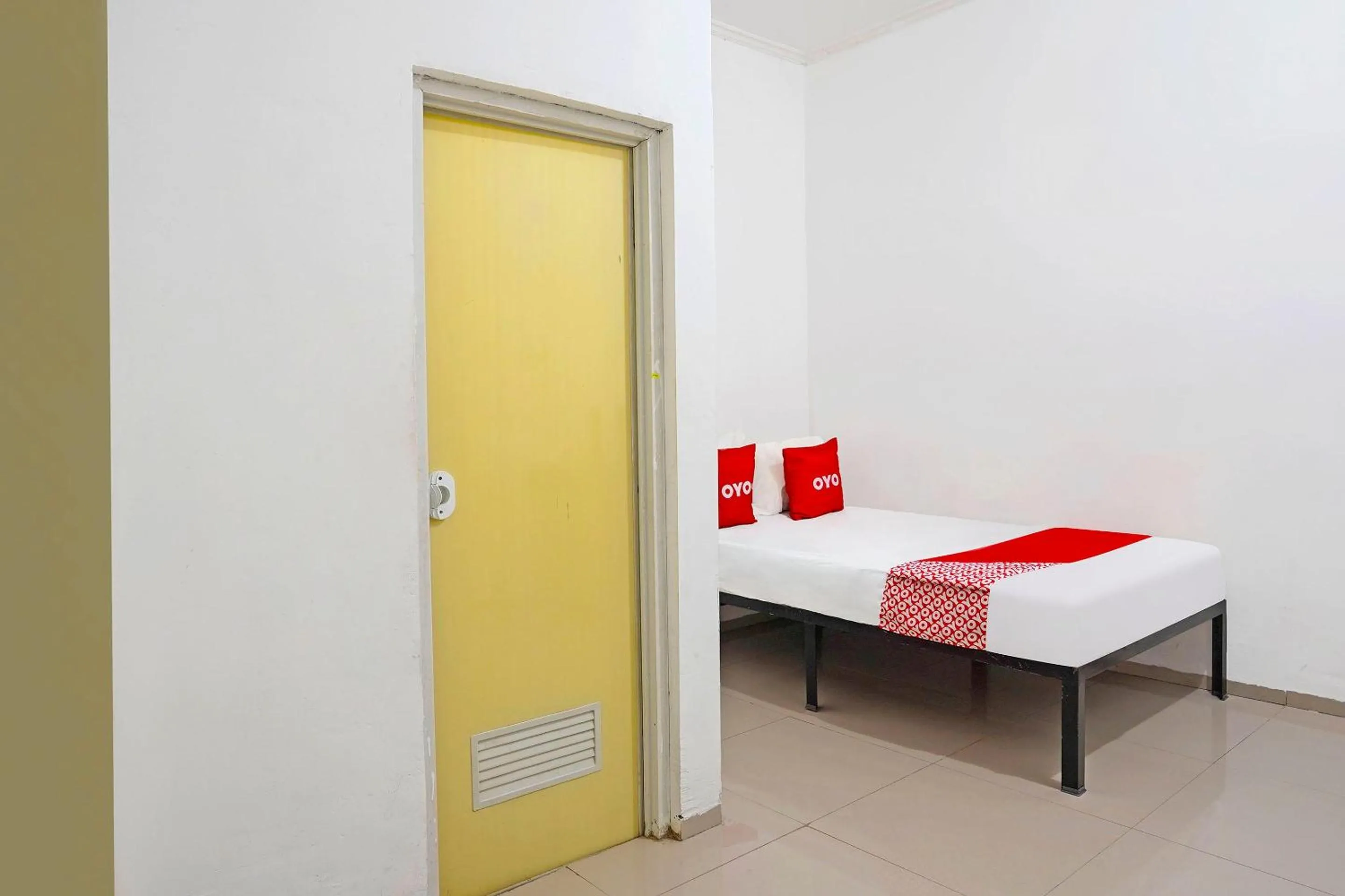 Bedroom, Bed in OYO Life 91670 Mannsur Homestay Syariah