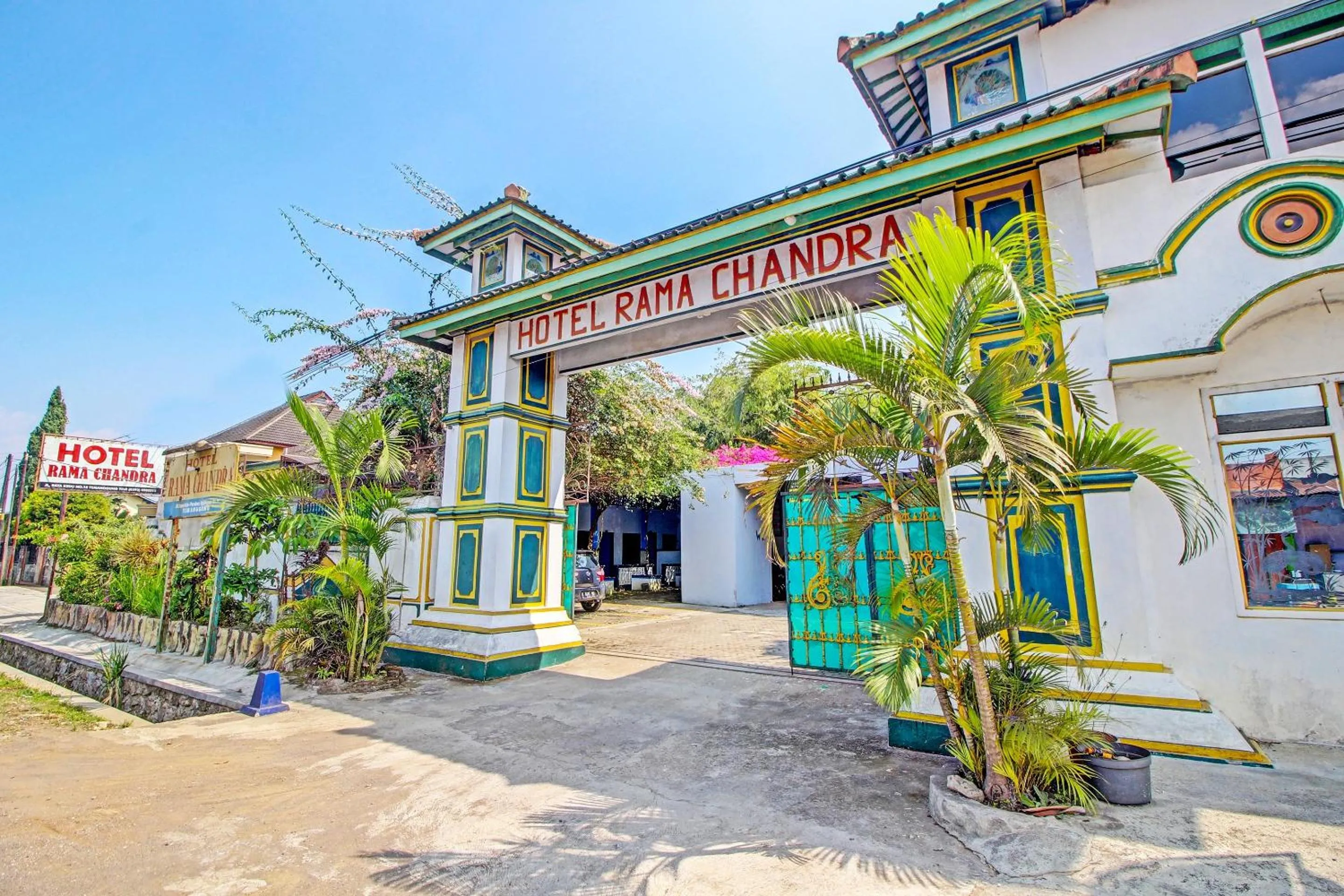 Facade/entrance in SPOT ON 91694 Hotel Rama Chandra