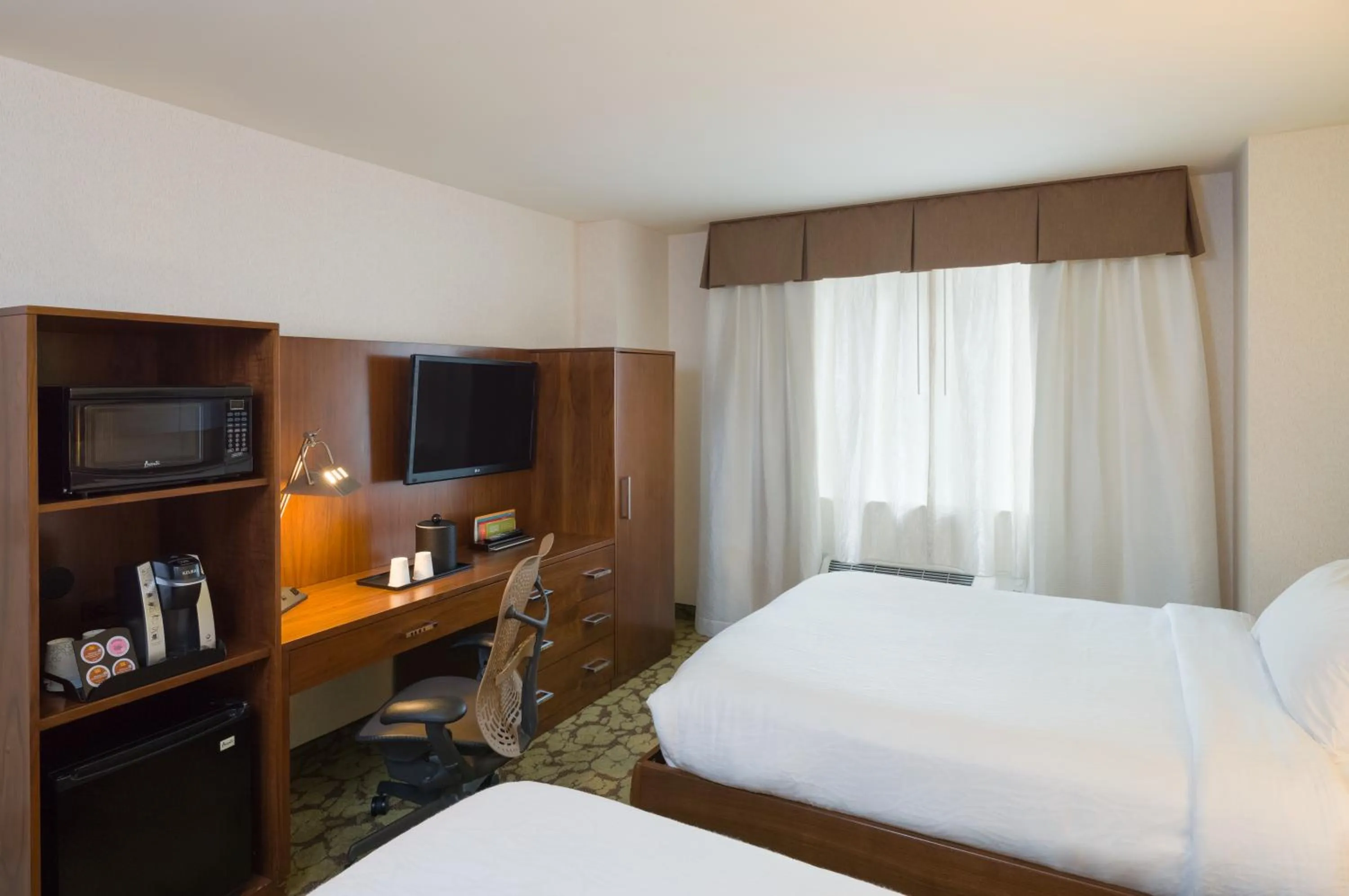 Bedroom, Bed in Hilton Garden Inn New York Manhattan Midtown East
