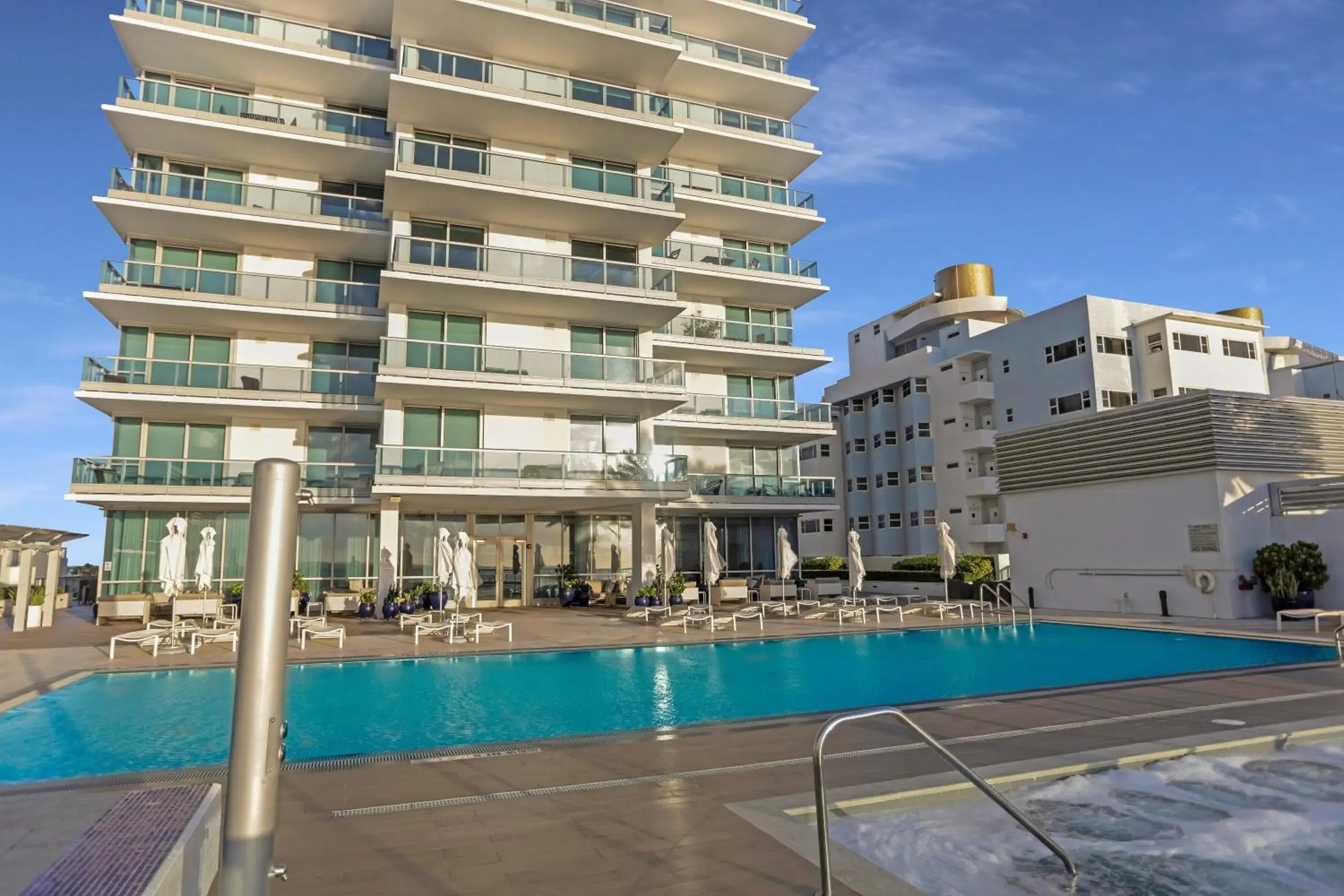 Swimming pool in Monte Carlo by Miami Vacations Swimming pool in Monte Carlo by Miami Vacations