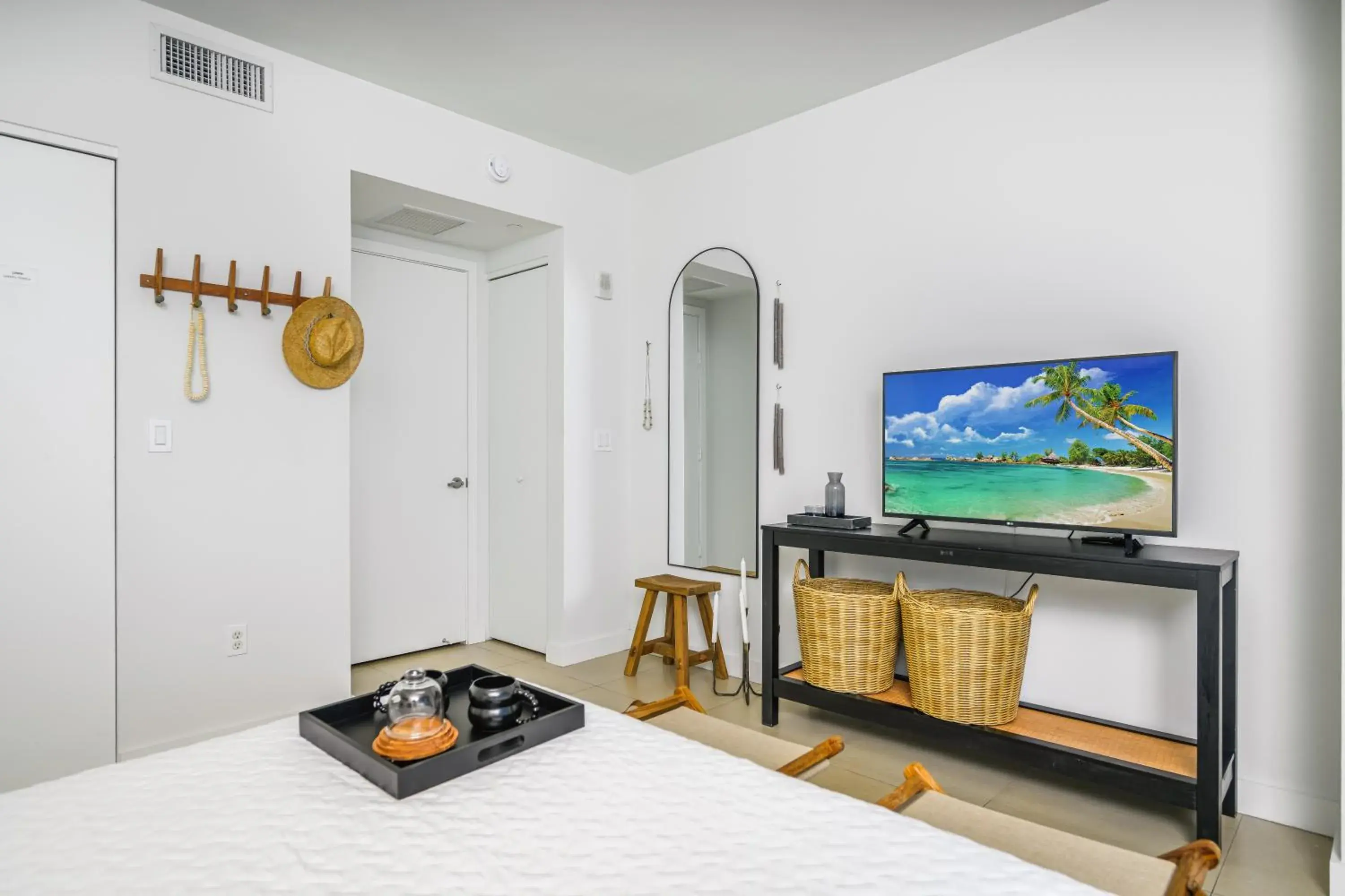 Bed in Monte Carlo by Miami Vacations Bed in Monte Carlo by Miami Vacations