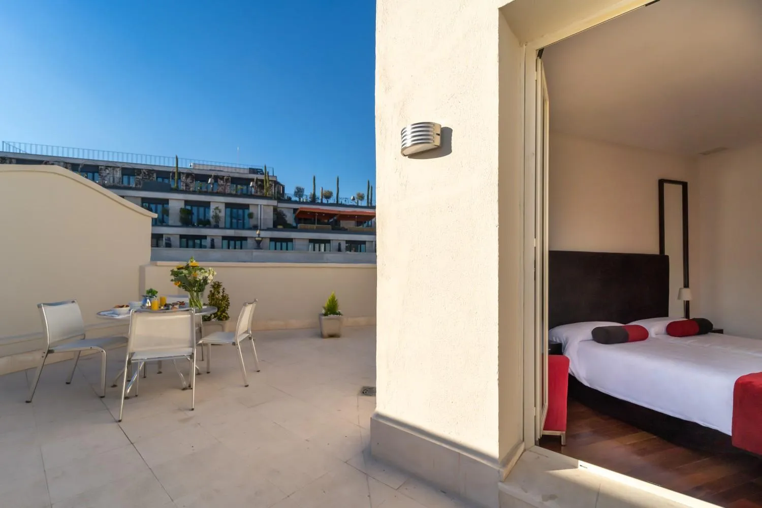 Photo of the whole room, Bed in Quatro Puerta del Sol