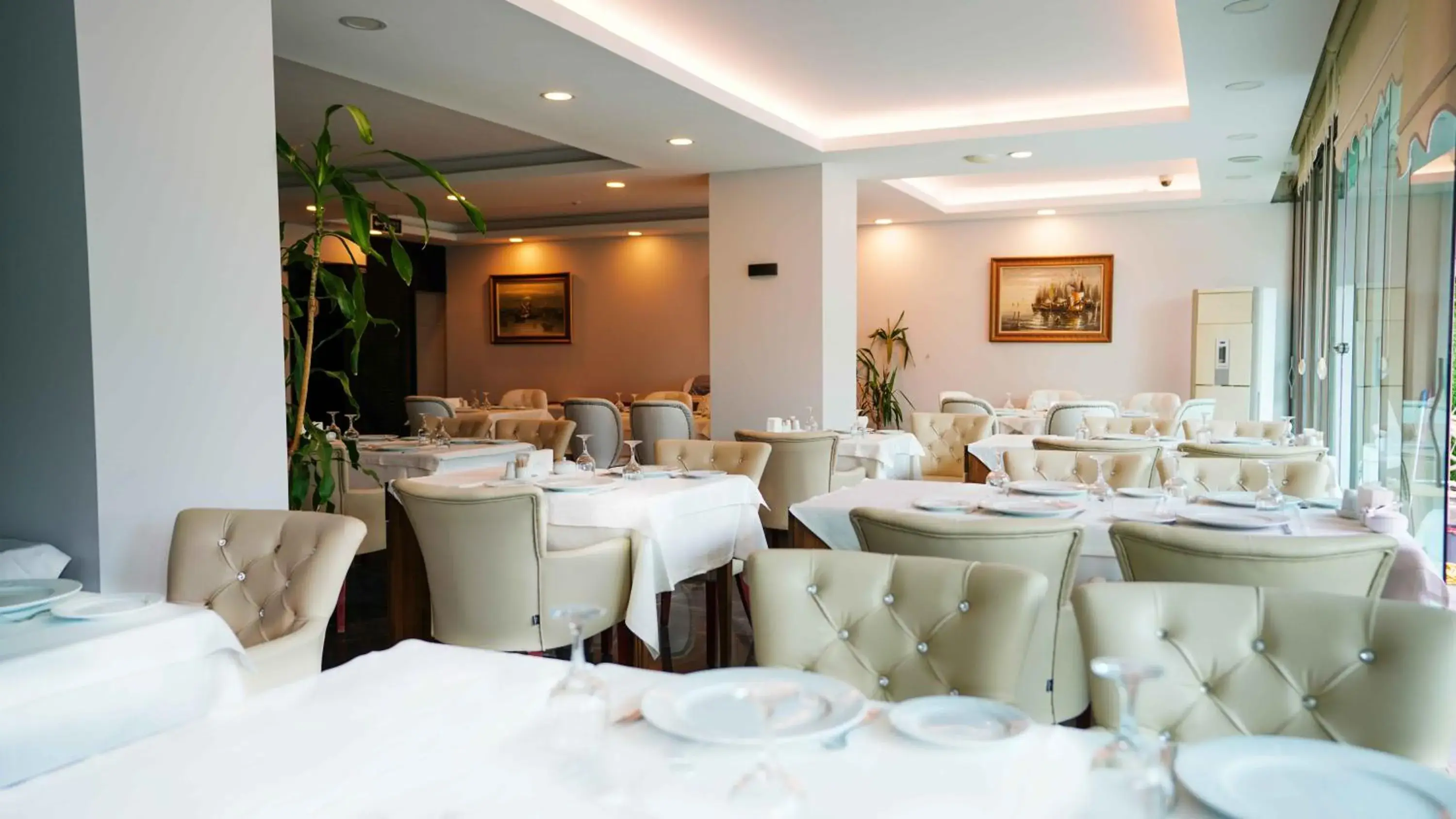 Restaurant/places to eat in AURA MARINA HOTEL Restaurant/places to eat in AURA MARINA HOTEL
