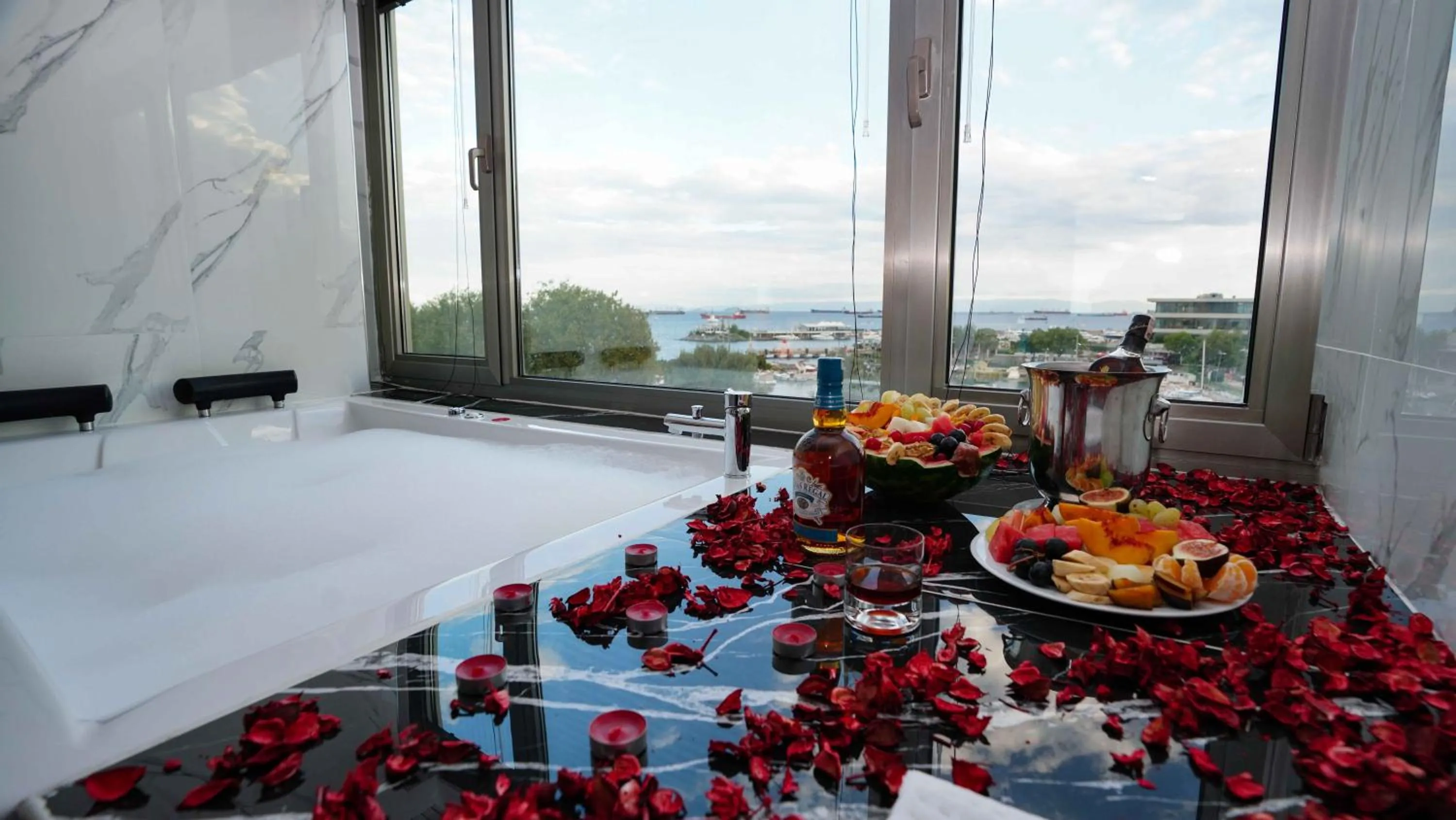 Bath in AURA MARINA HOTEL