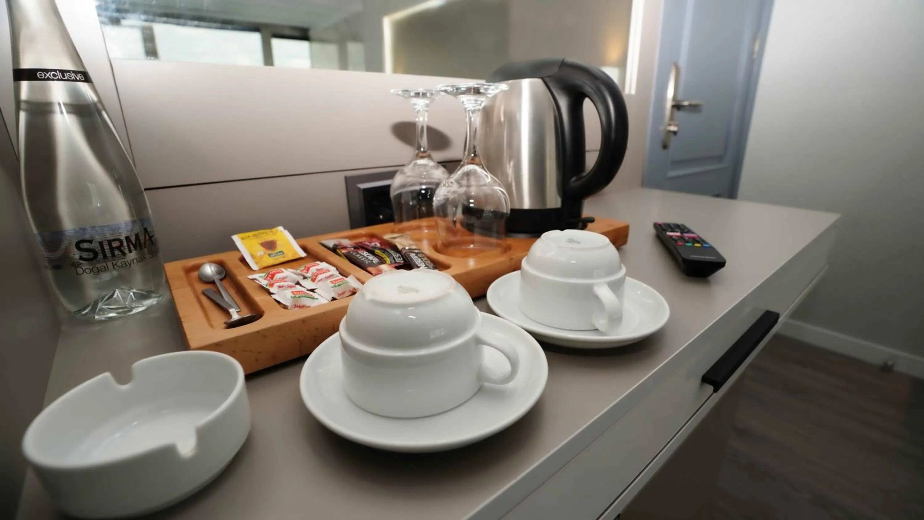 Coffee/tea facilities in AURA MARINA HOTEL