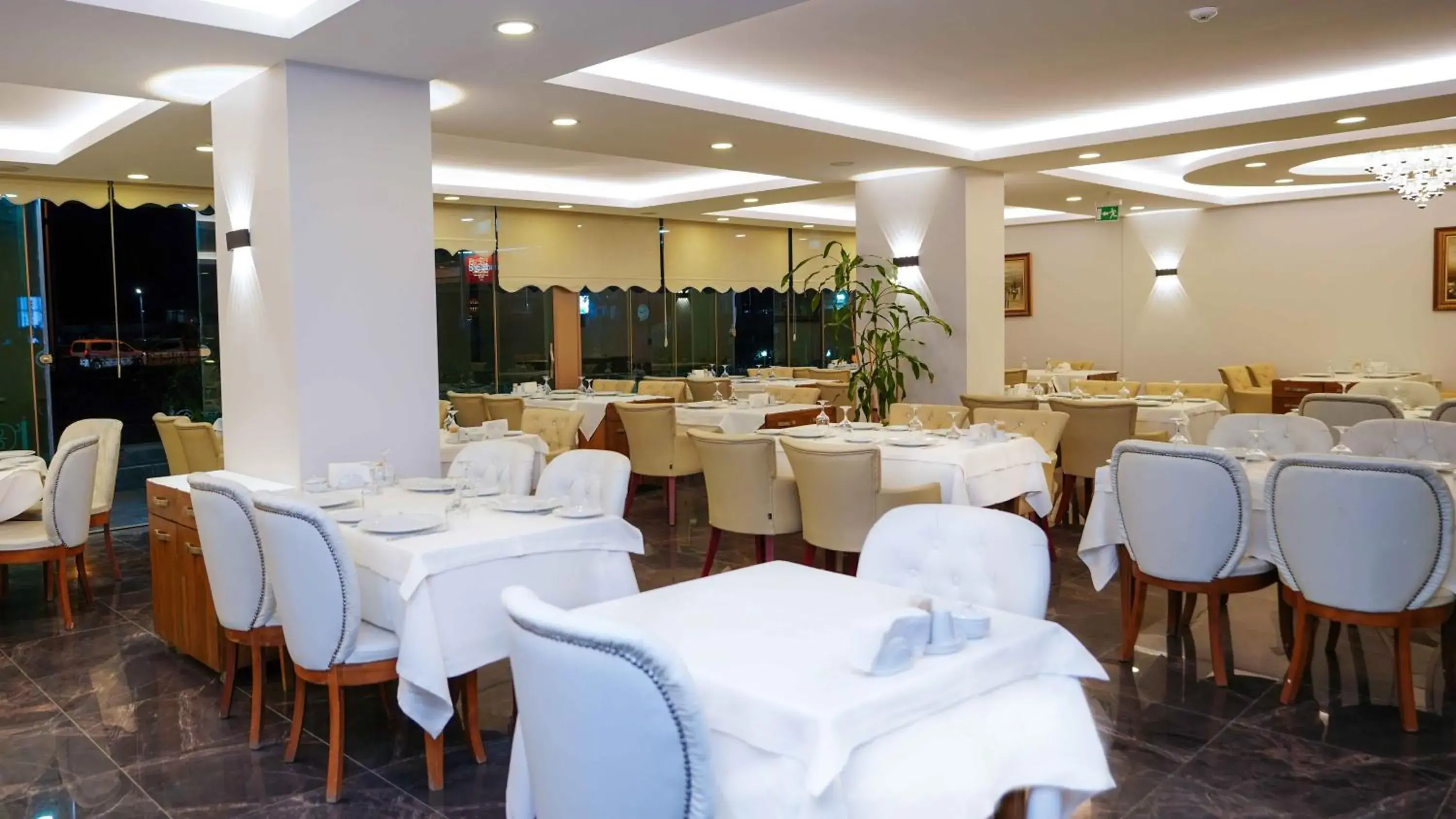 Restaurant/places to eat in AURA MARINA HOTEL Restaurant/places to eat in AURA MARINA HOTEL