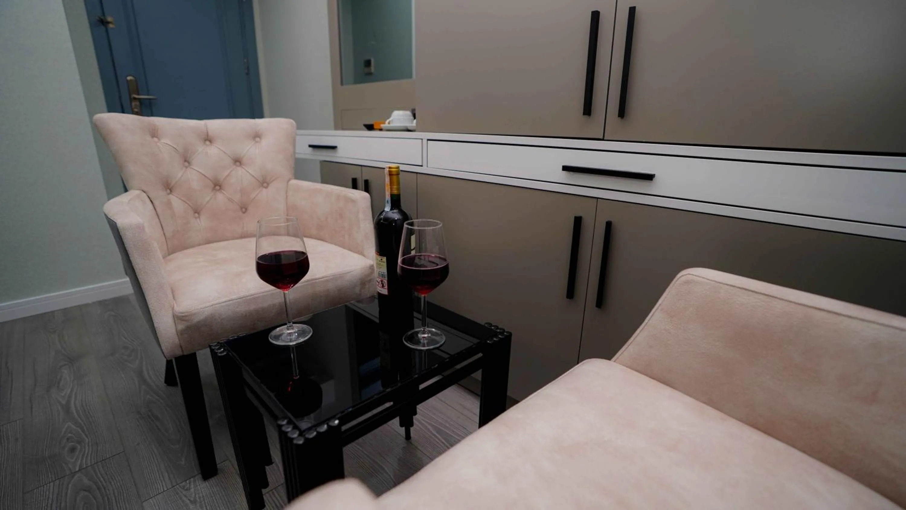 Seating area in AURA MARINA HOTEL