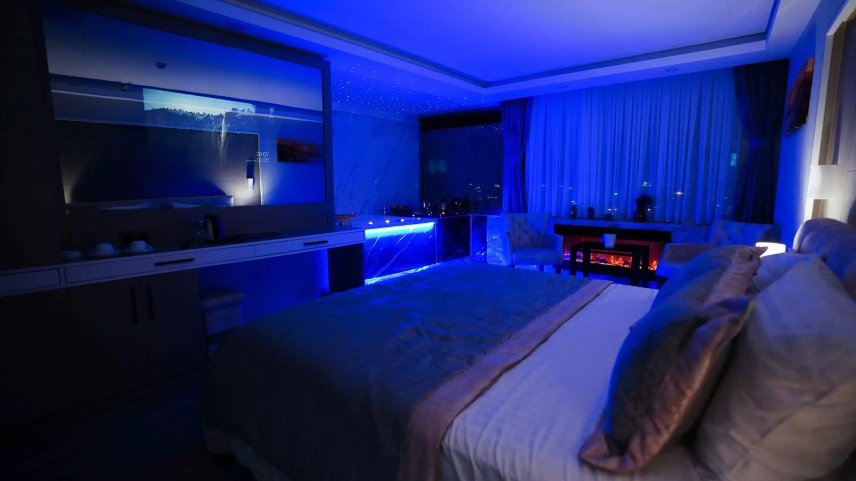 Photo of the whole room, Bed in AURA MARINA HOTEL Photo of the whole room, Bed in AURA MARINA HOTEL
