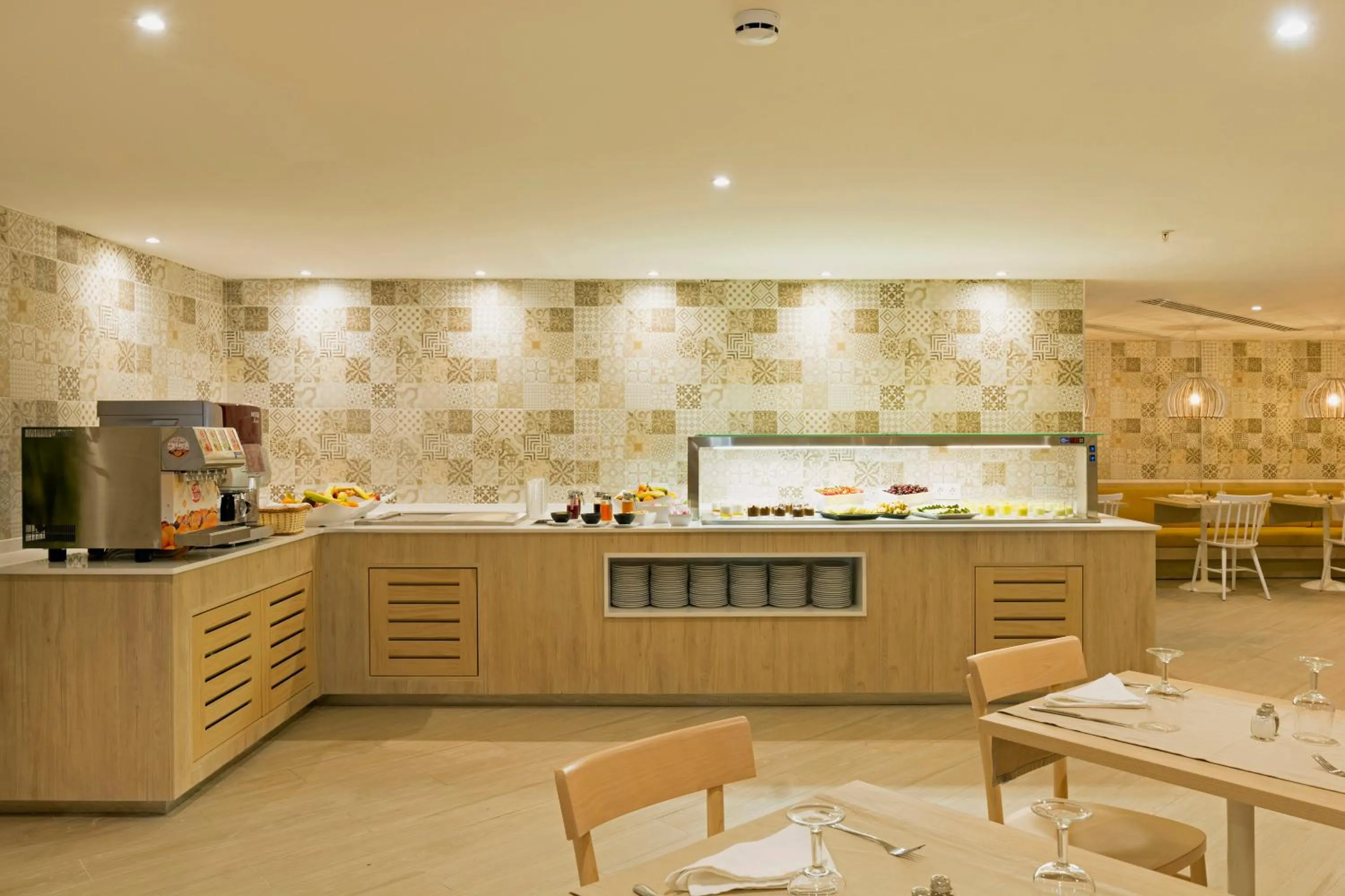 Restaurant/places to eat in HSM Son Veri - Adults Only