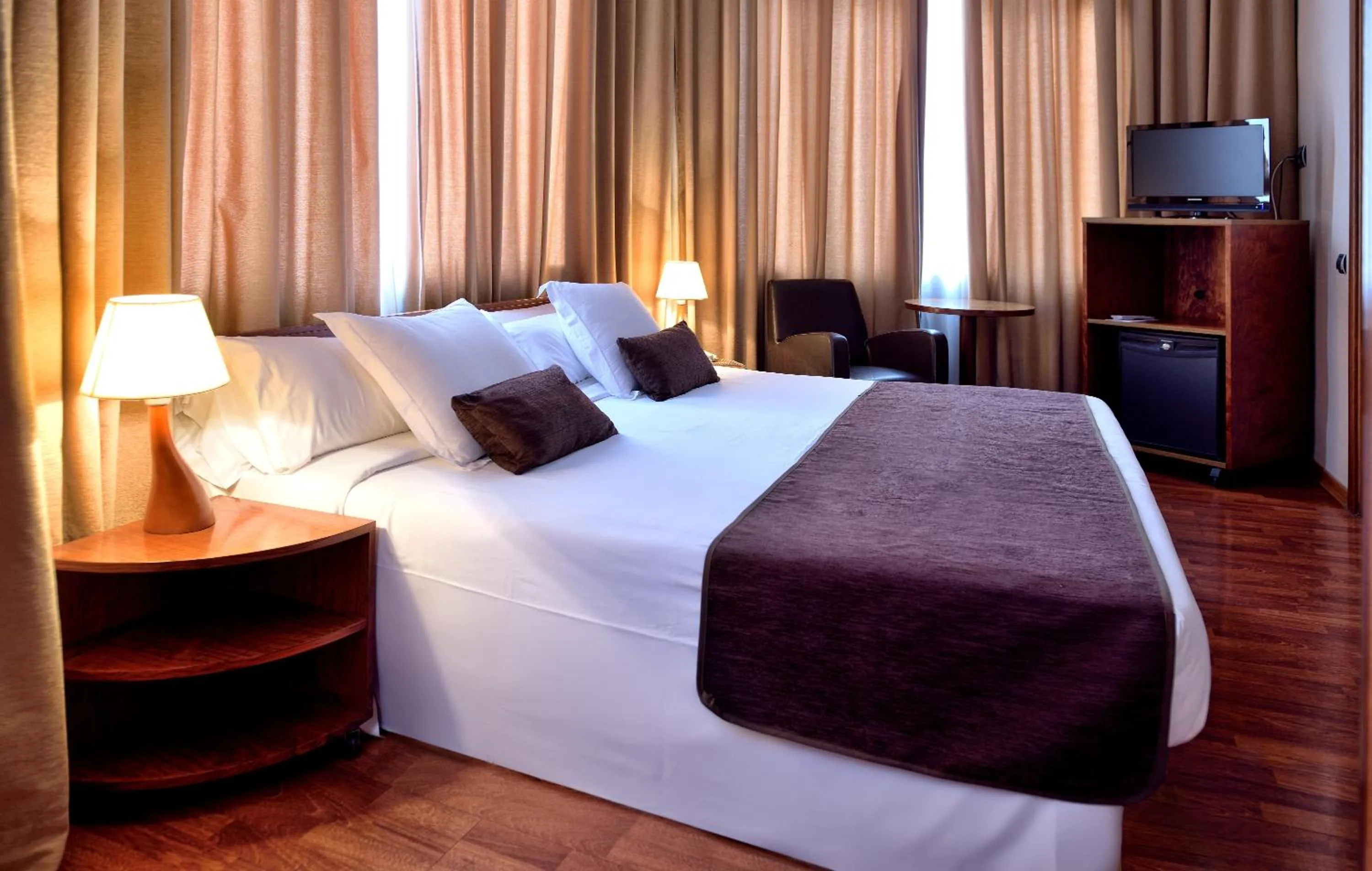 Photo of the whole room, Bed in ITC Barcelona By Soho Boutique