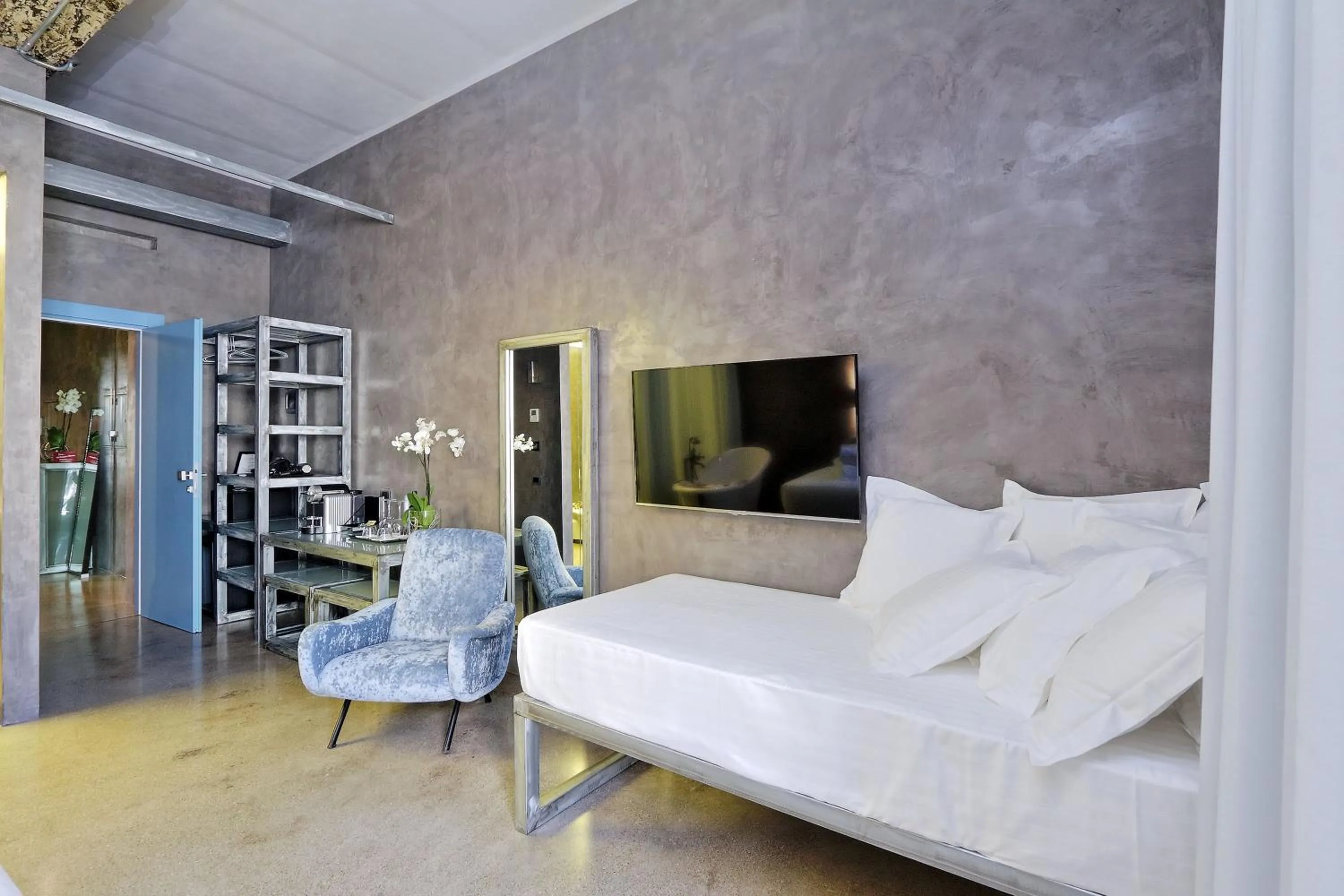 TV and multimedia, Bed in Mama's Home Rome