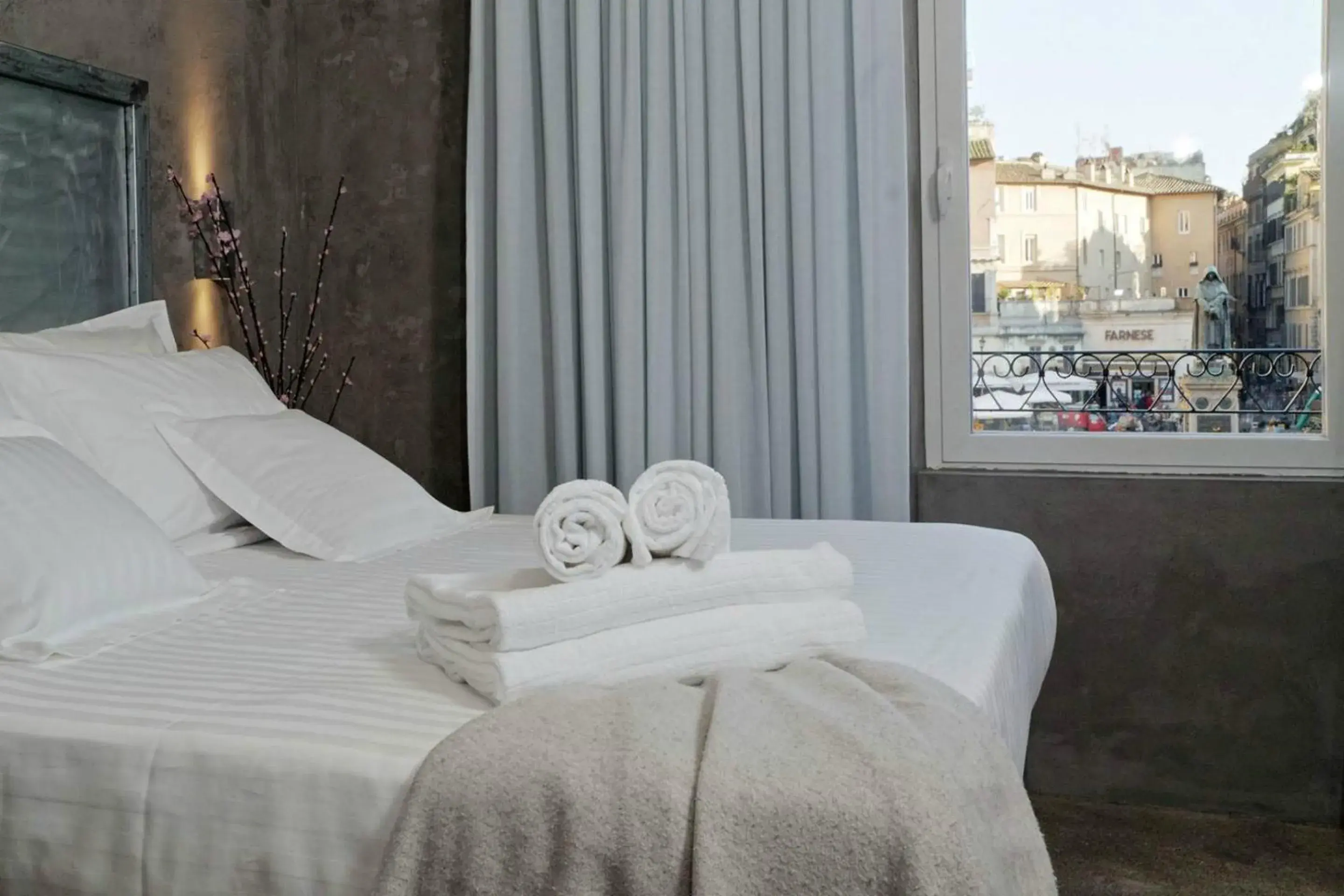 Superior Double Room with City View in Mama's Home Rome Superior Double Room with City View in Mama's Home Rome