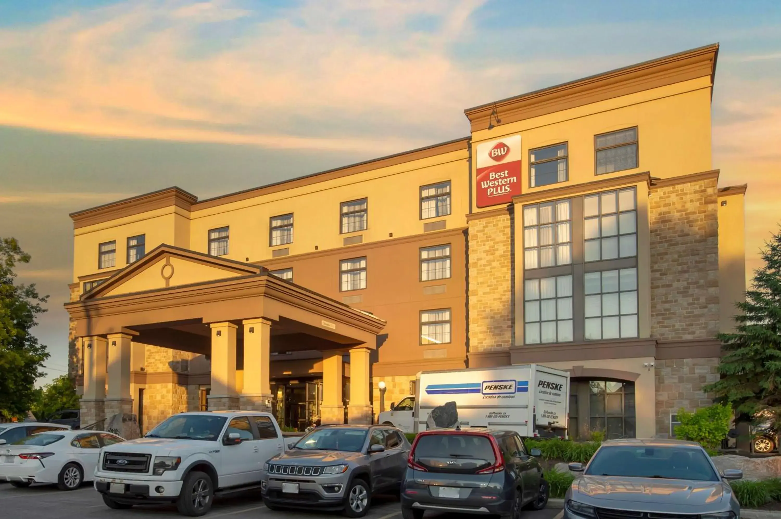 Property building in Best Western Plus Perth Parkside Inn & Spa Property building in Best Western Plus Perth Parkside Inn & Spa