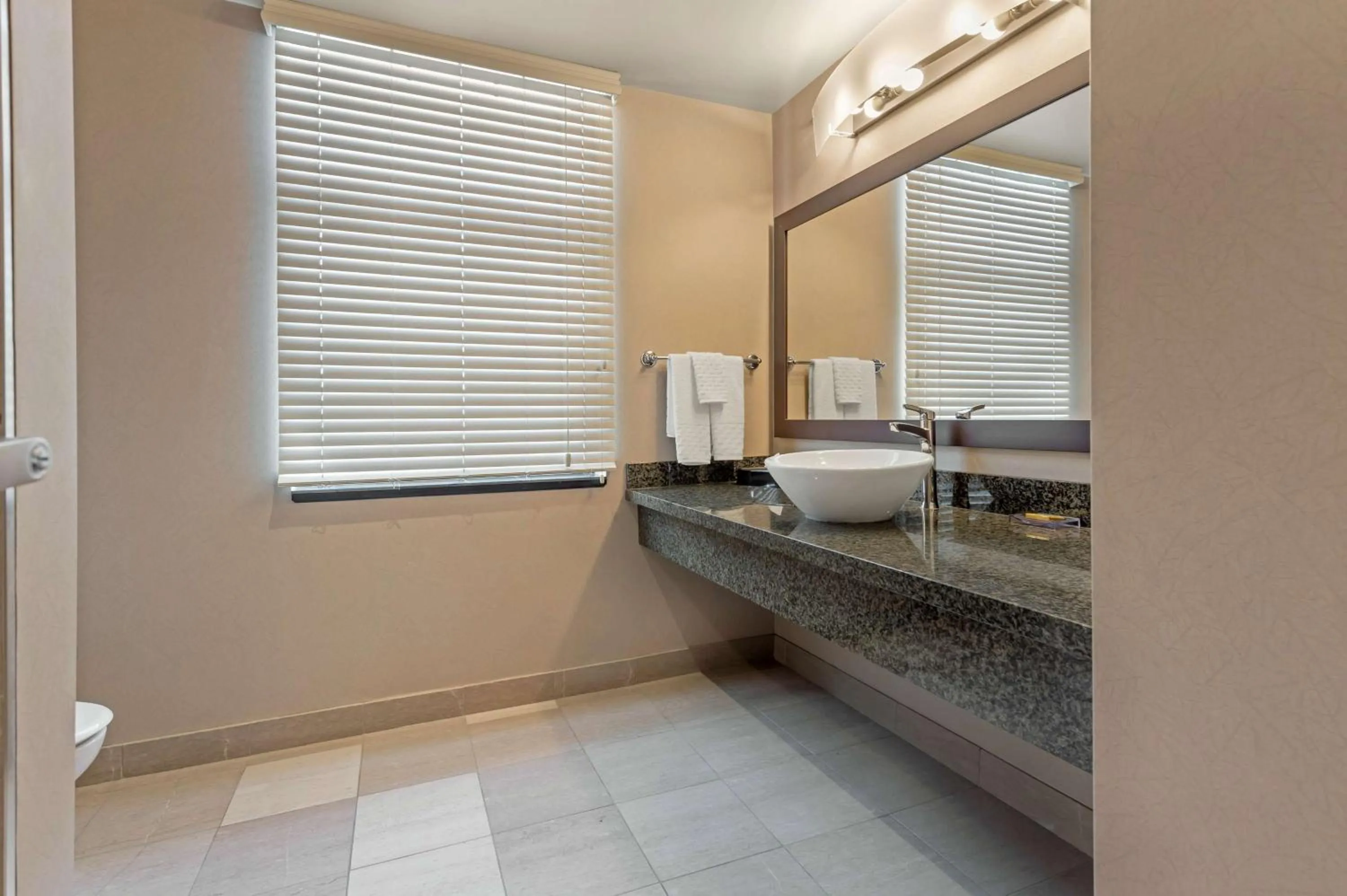 Bathroom in Perth Parkside Hotel and Spa, BW Premier Collection