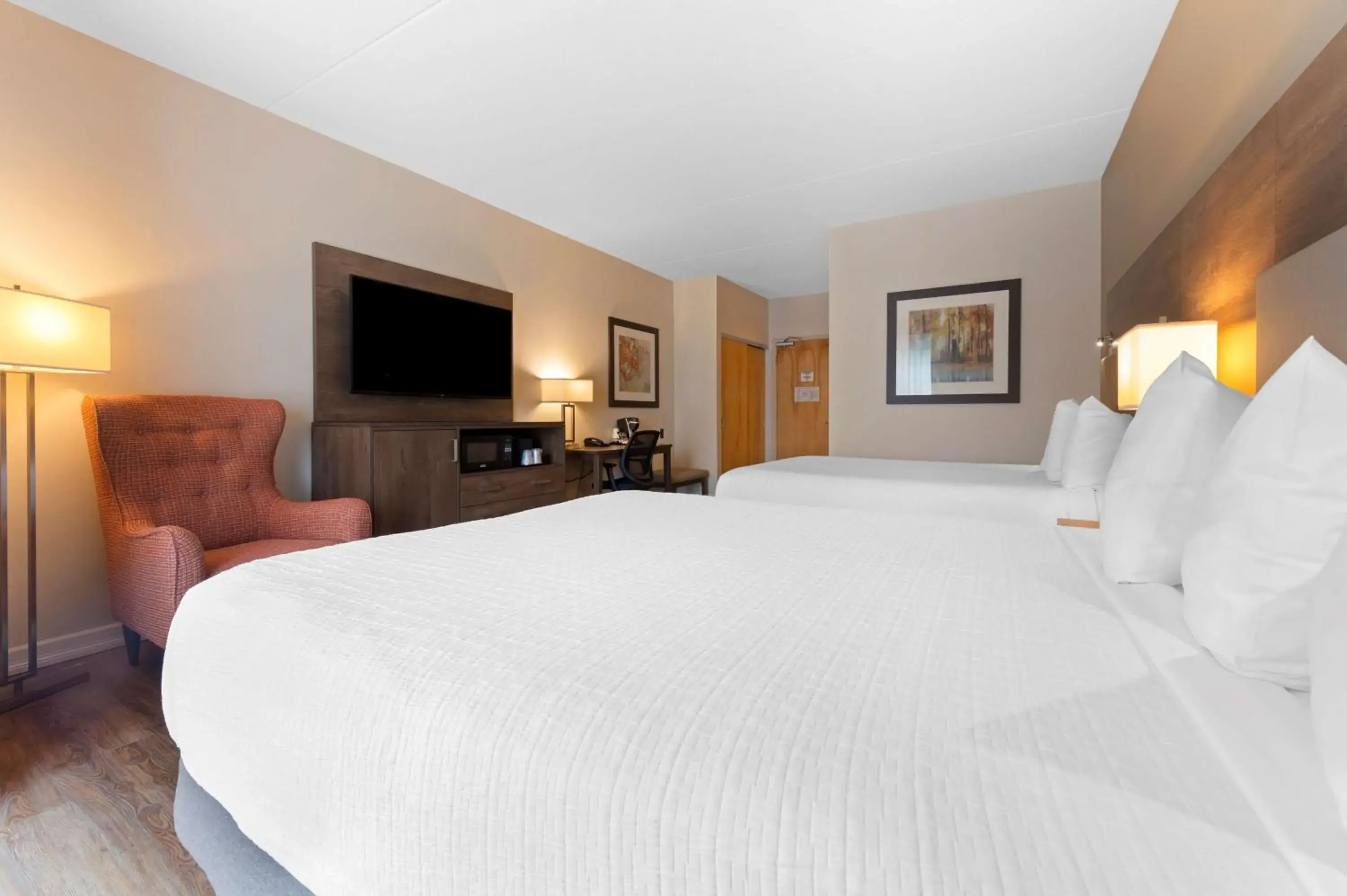 Bedroom, Bed in Best Western Plus Perth Parkside Inn & Spa Bedroom, Bed in Best Western Plus Perth Parkside Inn & Spa